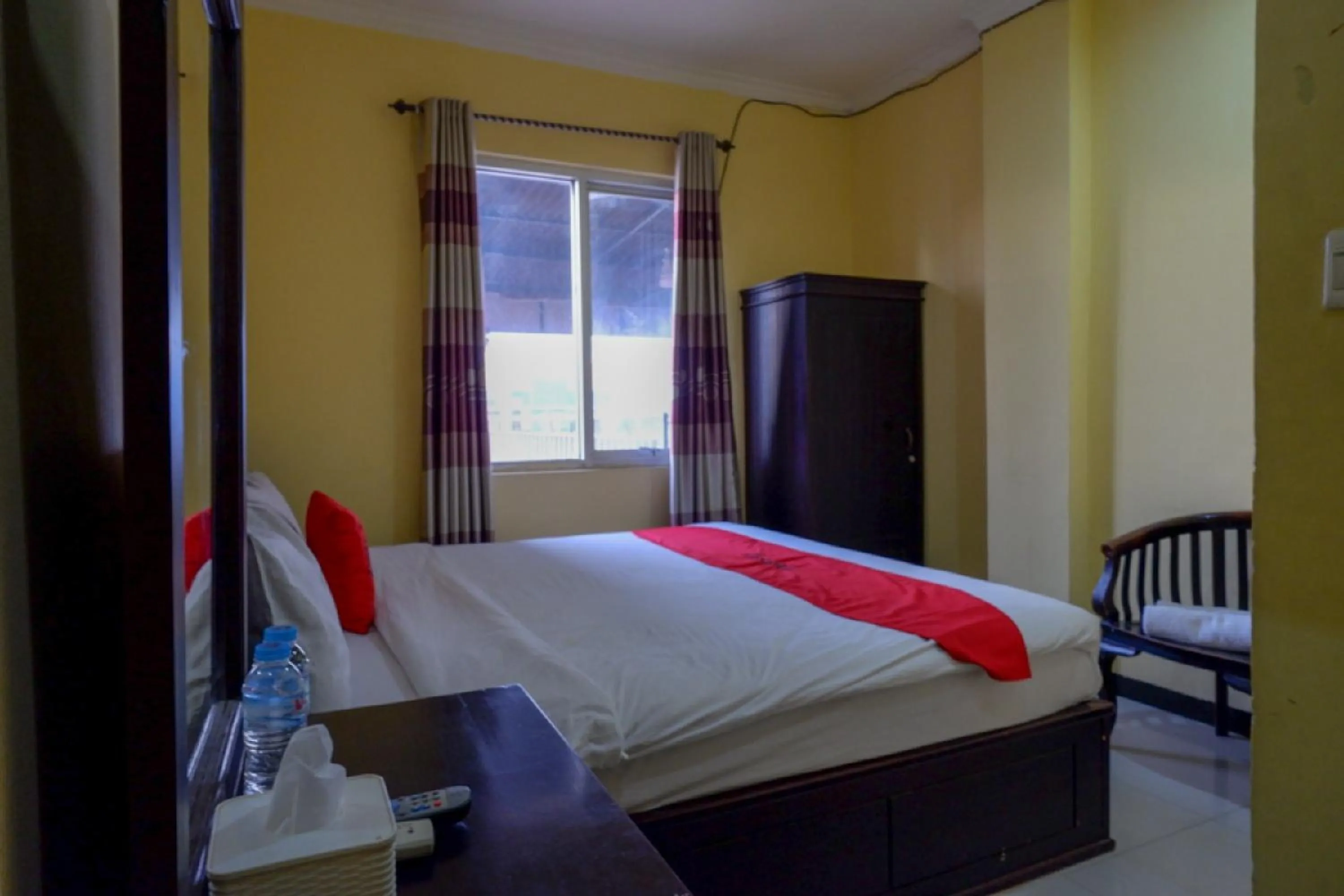 Bed in RedDoorz near Citraland Waterpark Kendari
