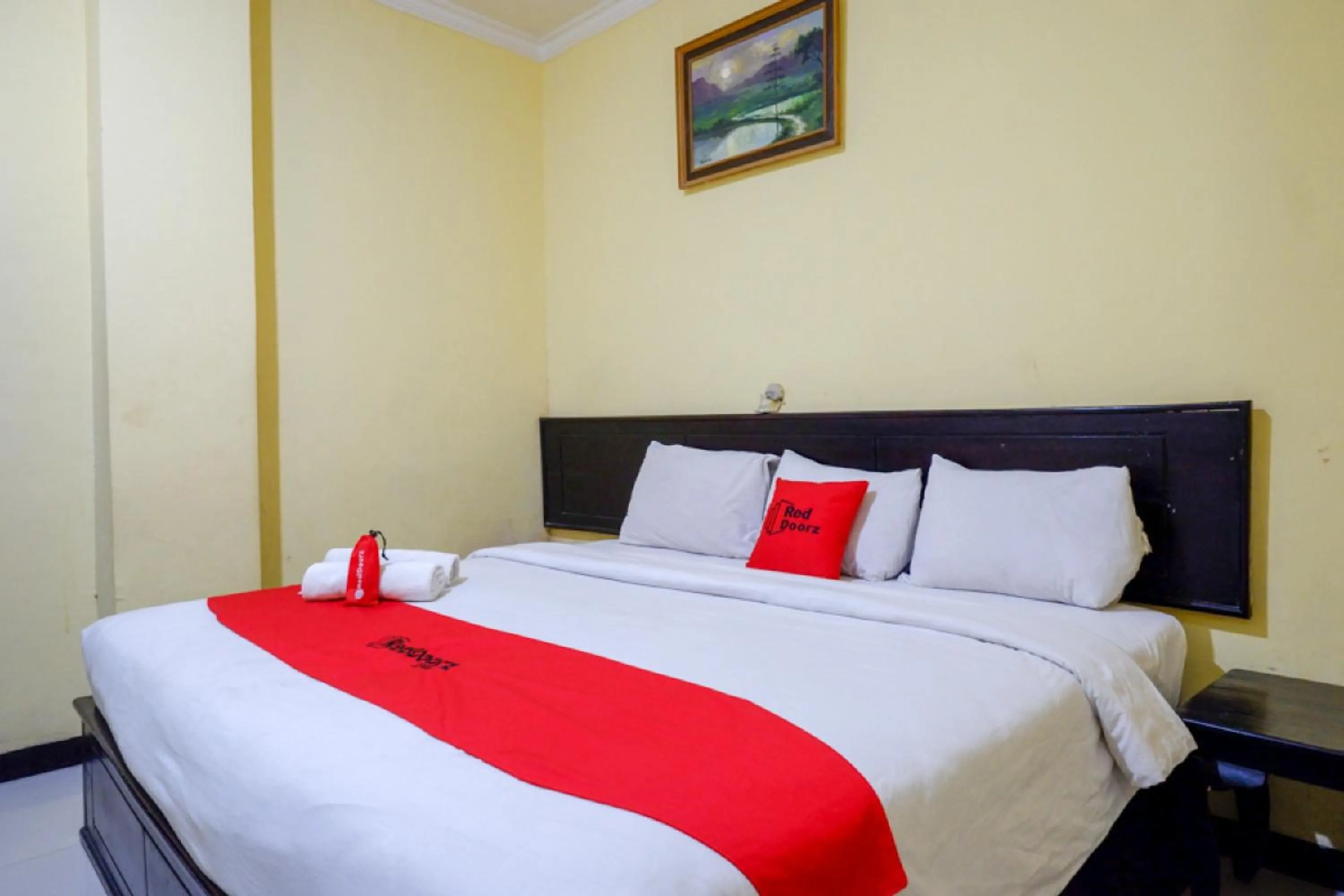 Bed in RedDoorz near Citraland Waterpark Kendari