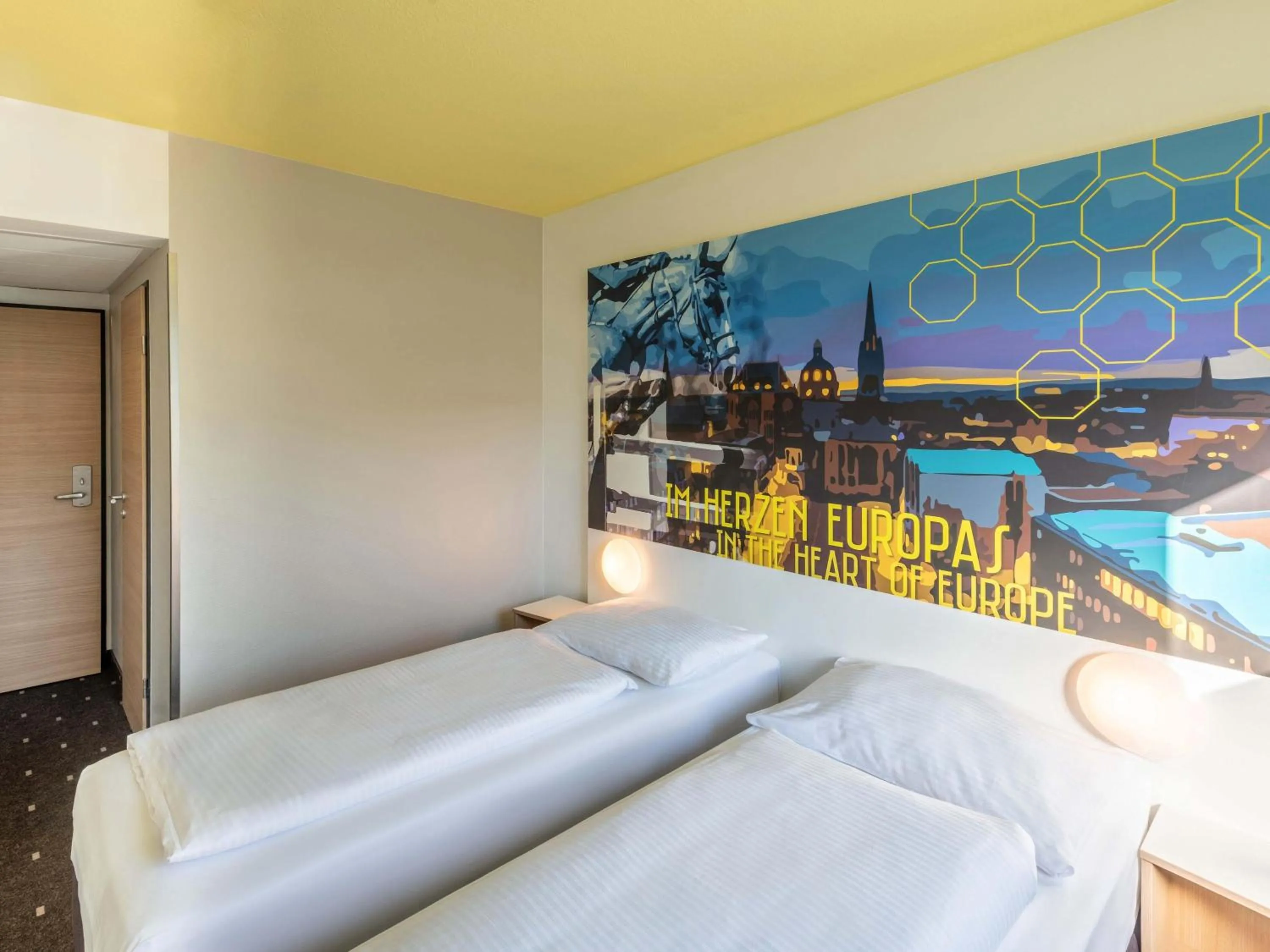 Photo of the whole room, Bed in B&B HOTEL Aachen-Würselen