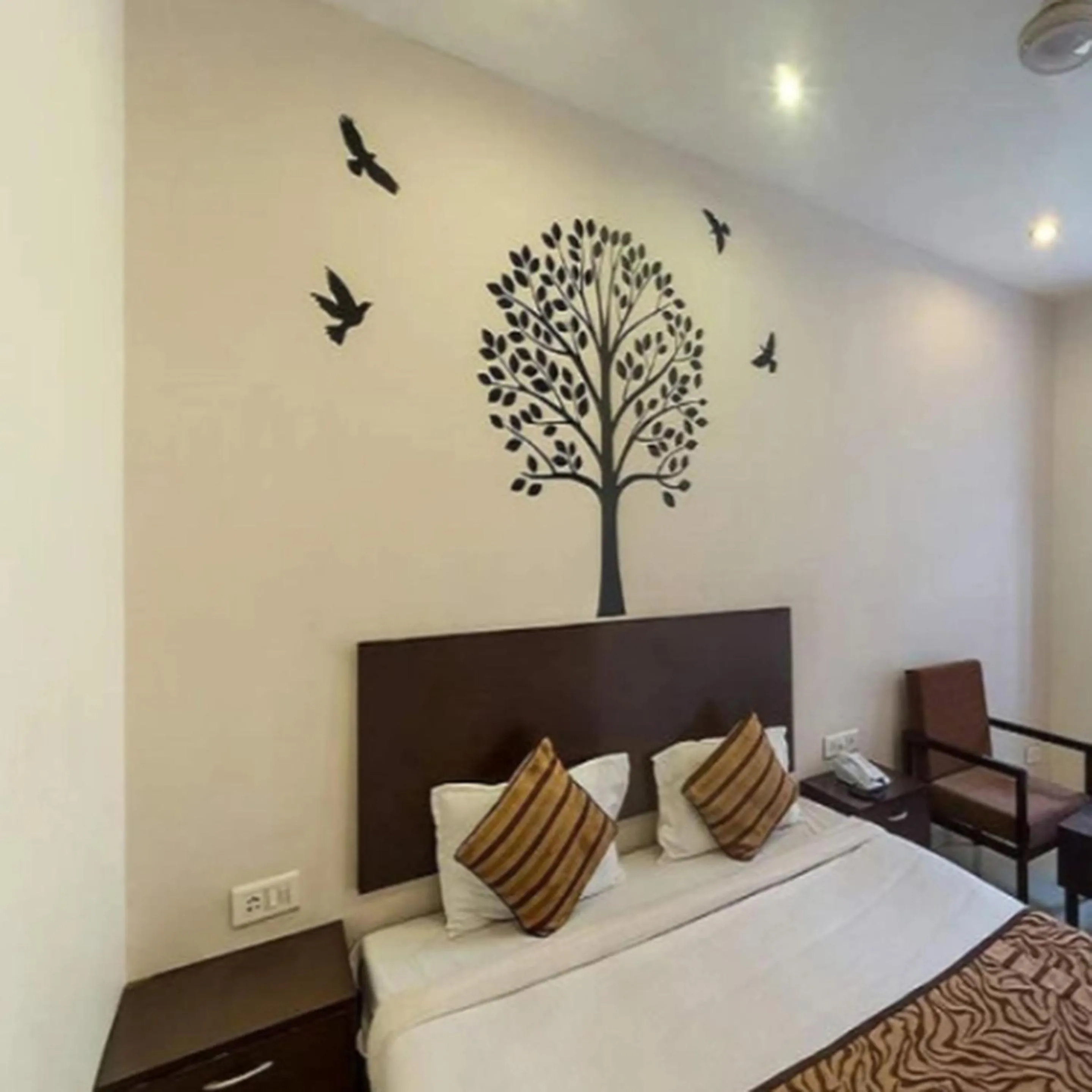 Bedroom, Bed in Regency Square Hotel