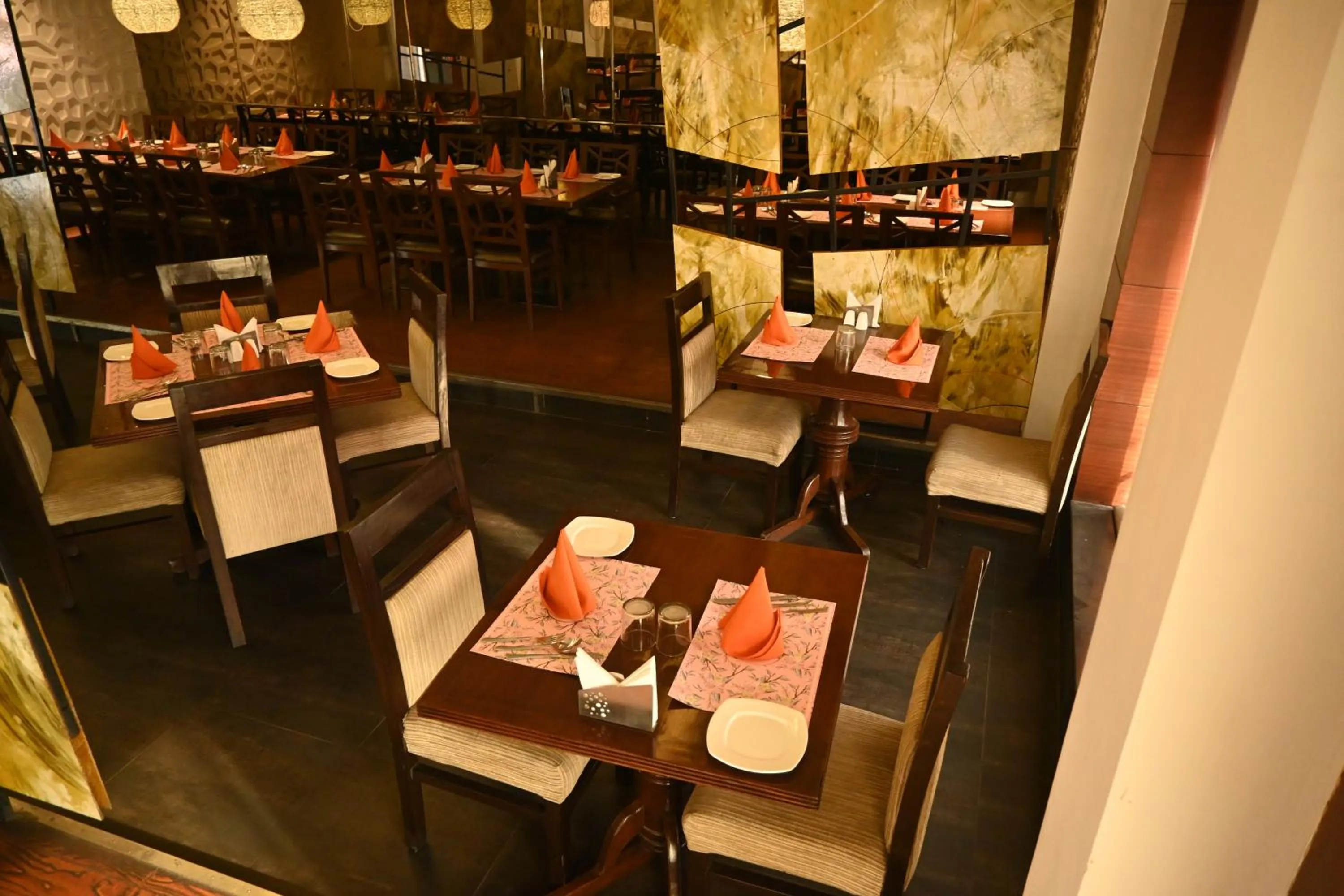 Restaurant/places to eat in Regency Square Hotel