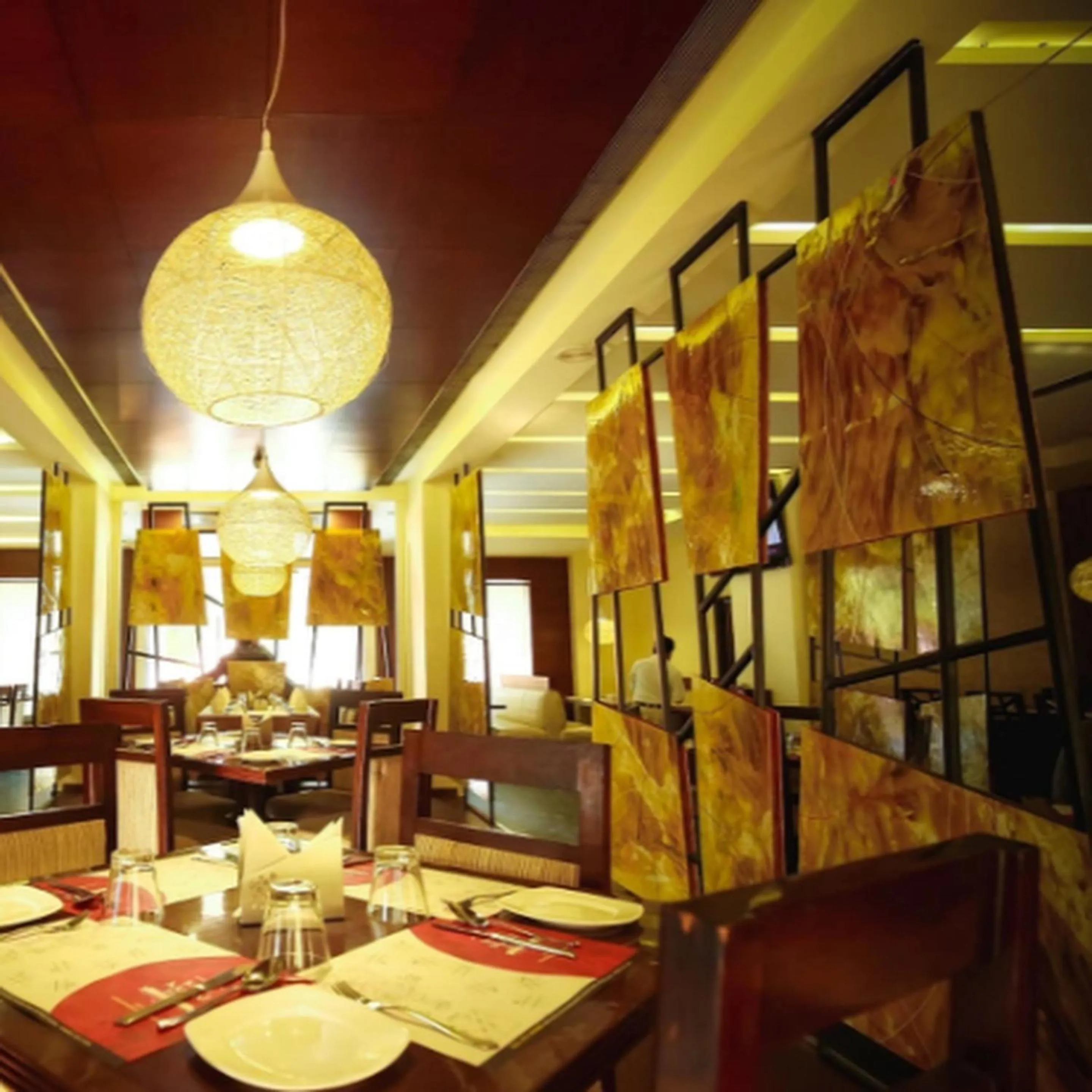 Restaurant/places to eat in Regency Square Hotel