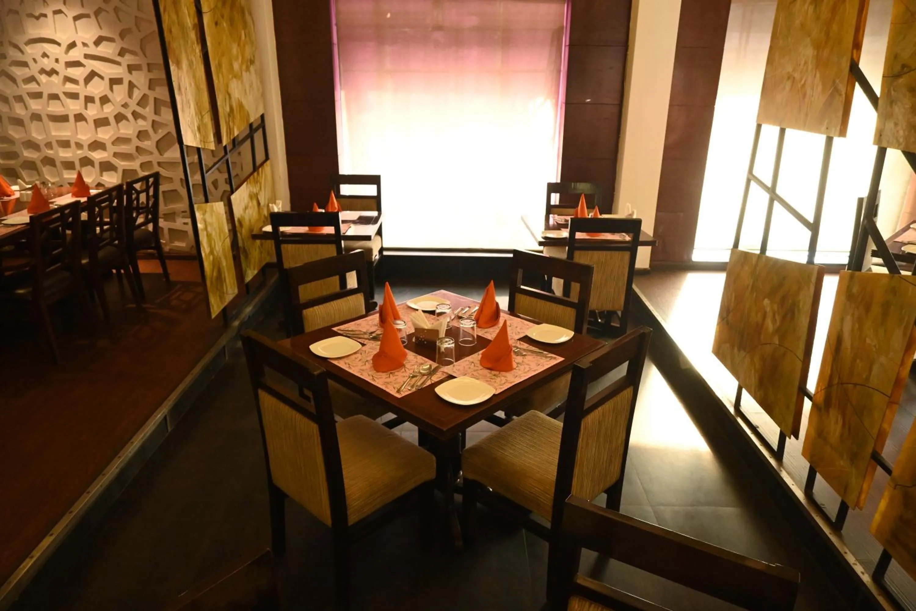 Restaurant/places to eat in Regency Square Hotel