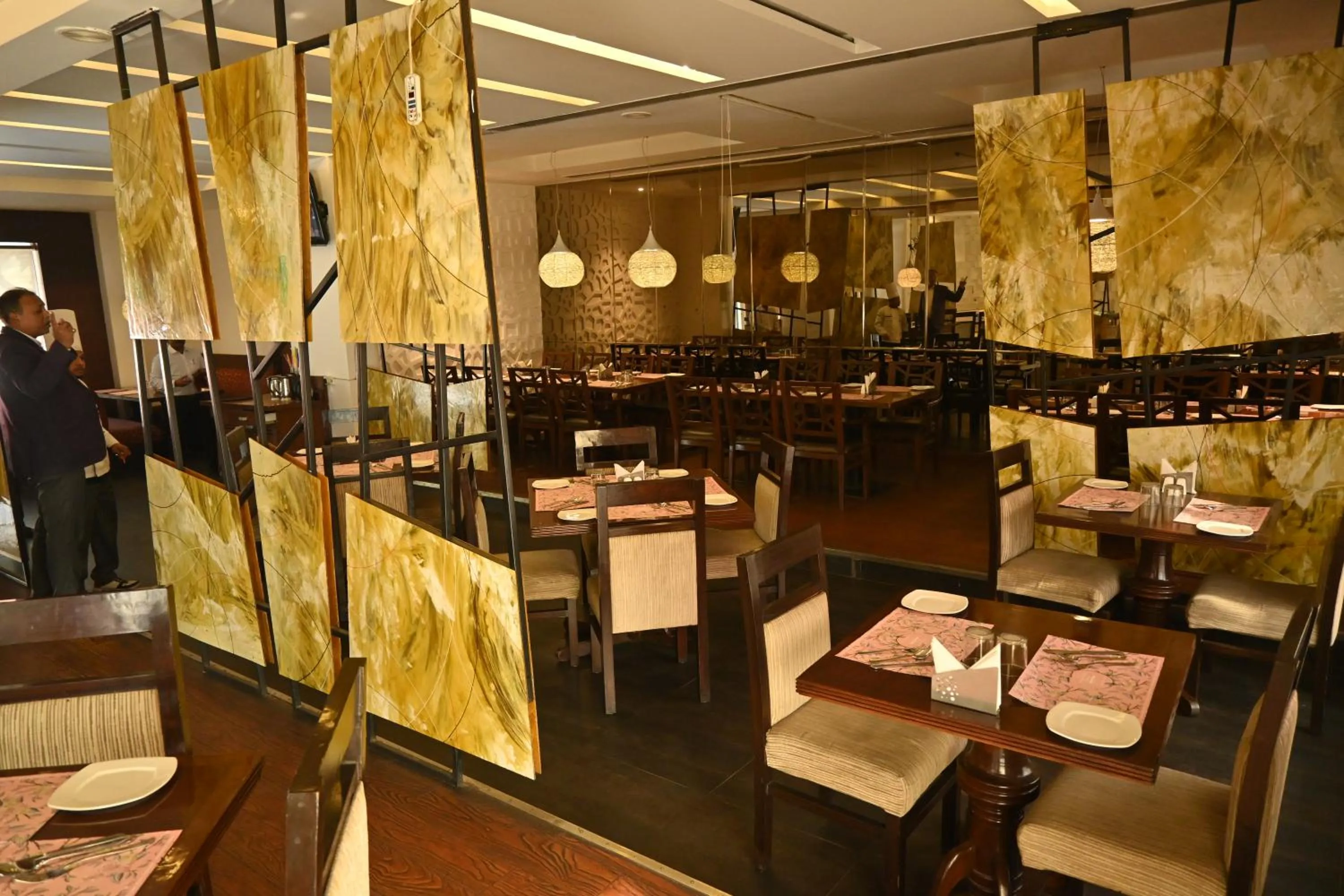 Restaurant/places to eat in Regency Square Hotel