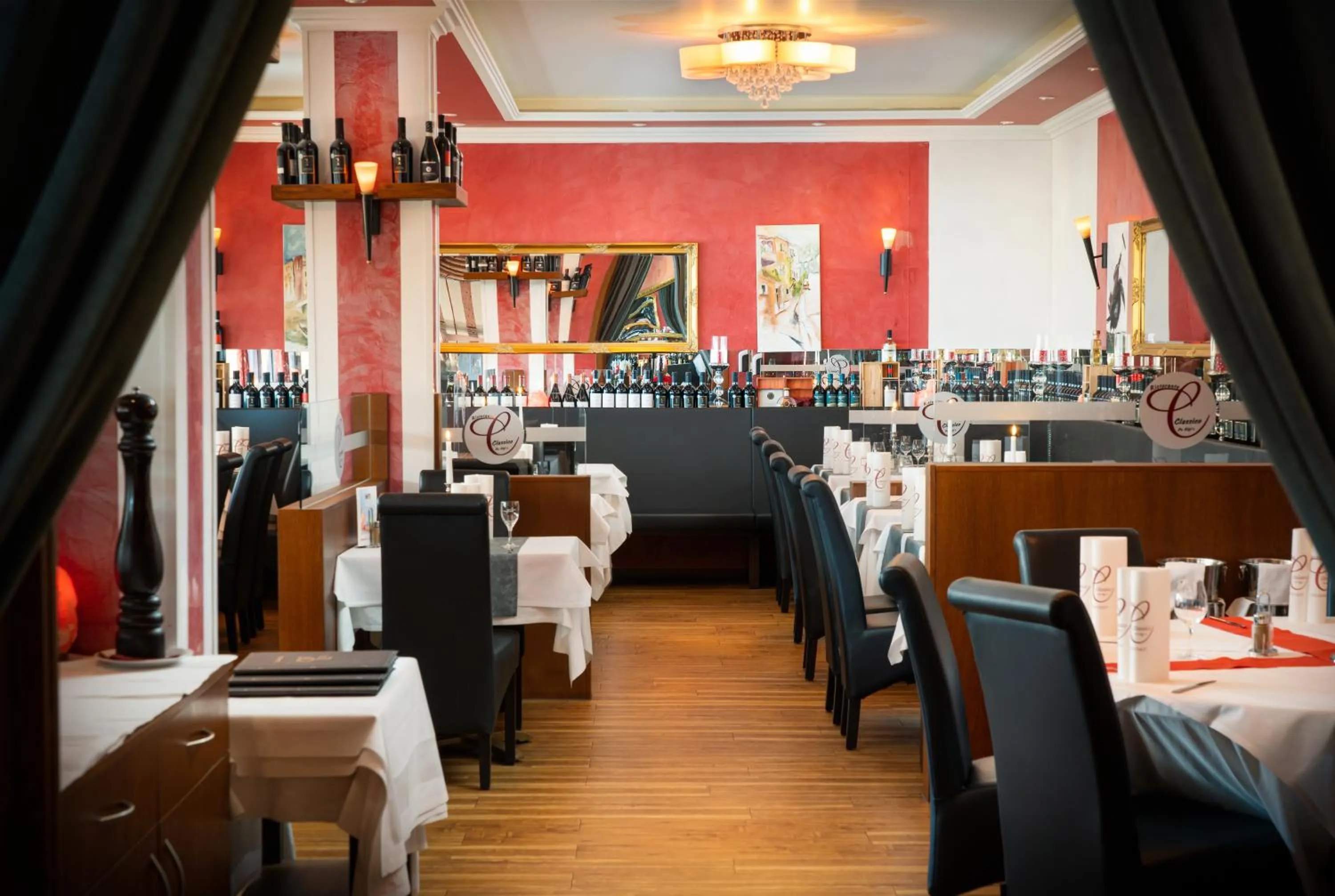 Restaurant/places to eat in Mainstreet Hotel