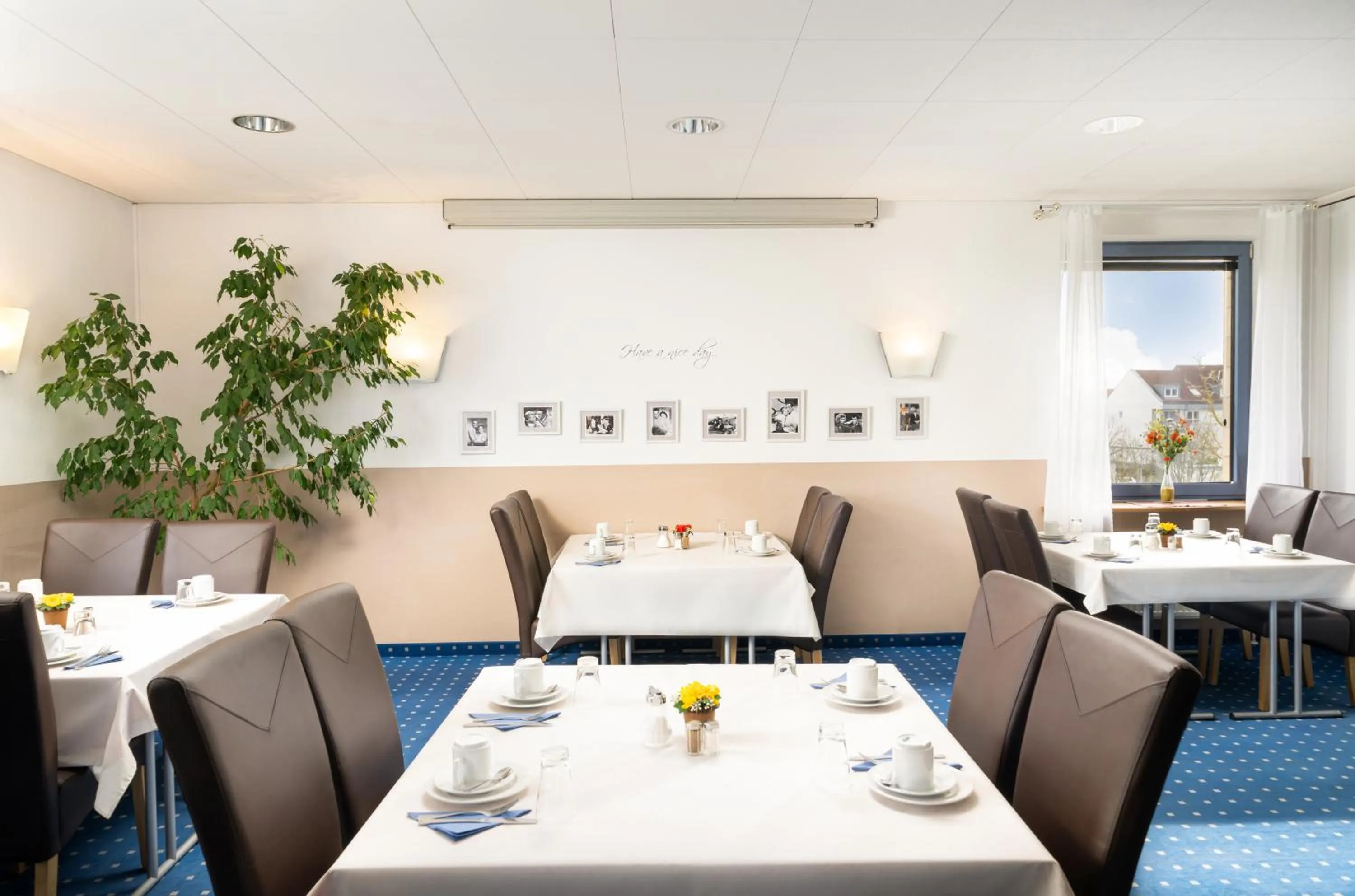 Breakfast in Mainstreet Hotel