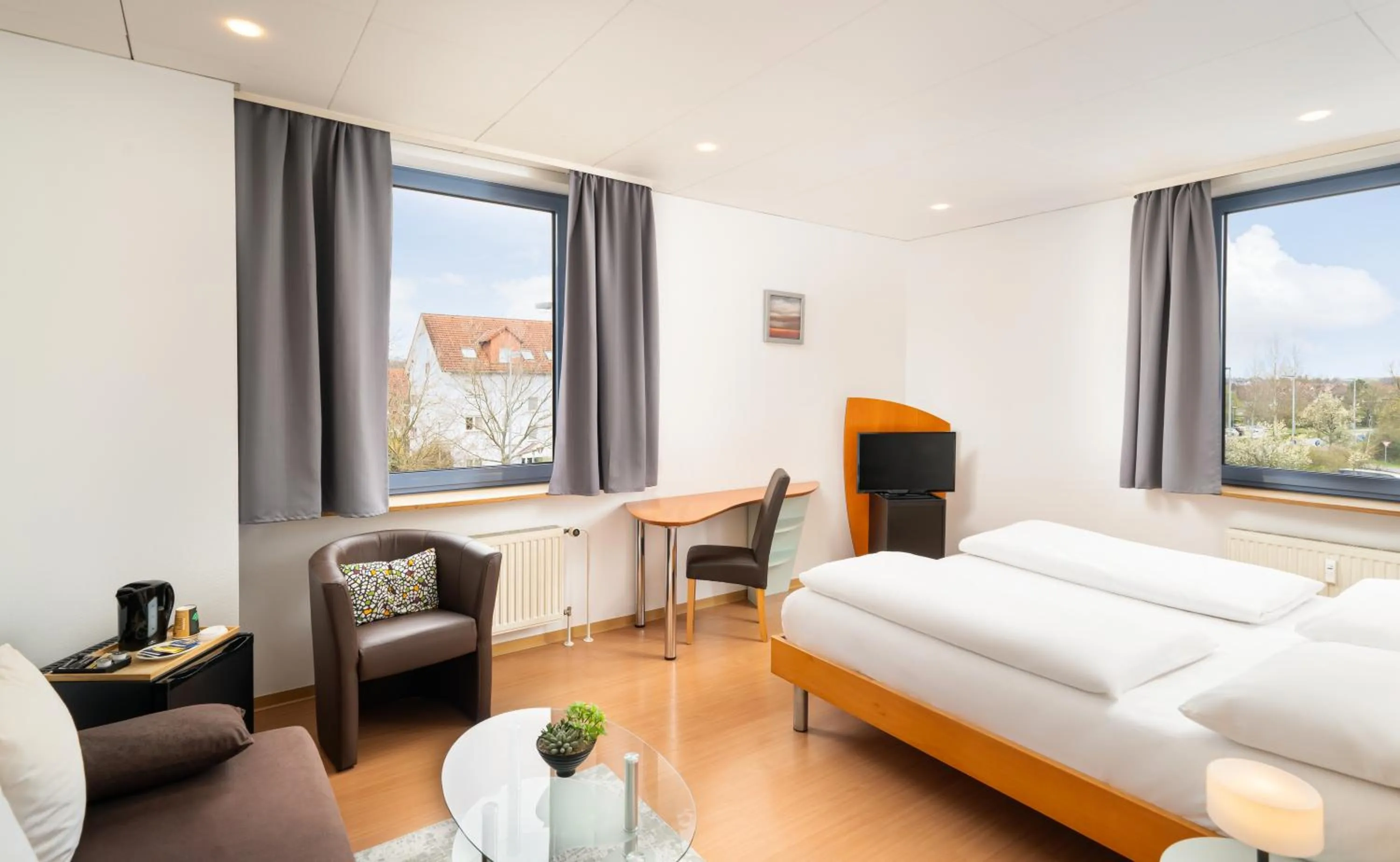 Photo of the whole room, Bed in Mainstreet Hotel