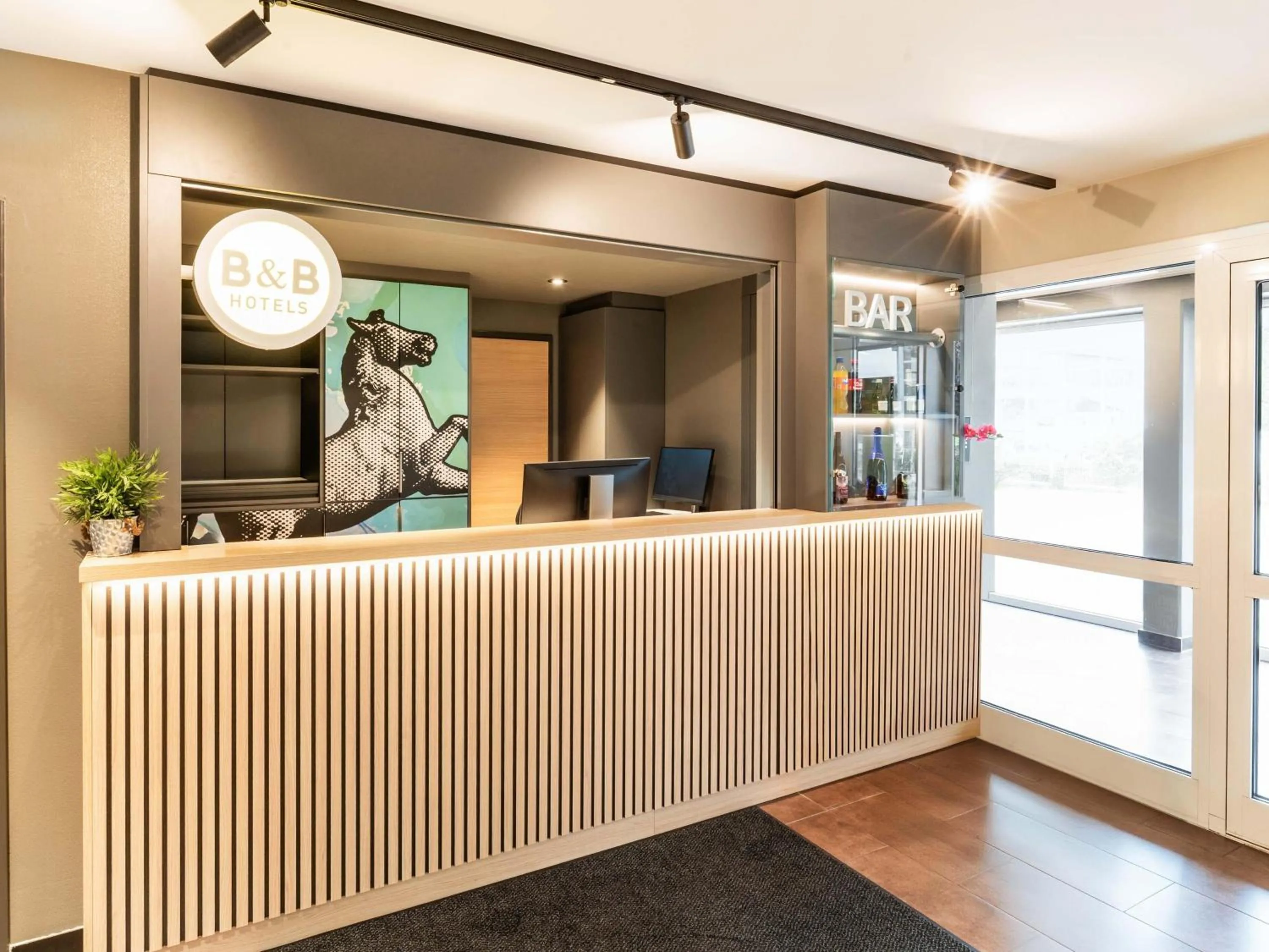 Lobby or reception in B&B Hotel Hannover-Nord