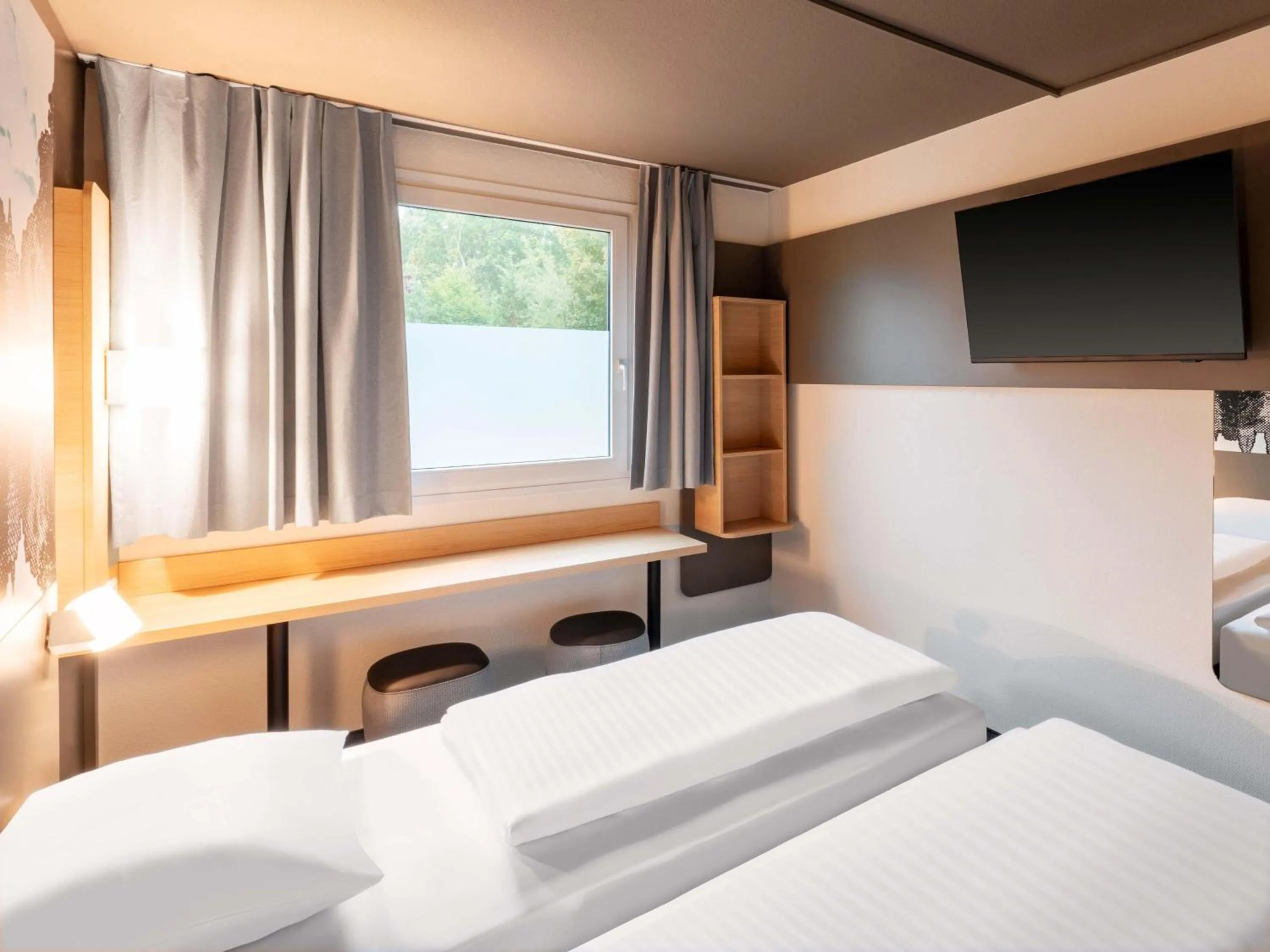 Photo of the whole room, Bed in B&B Hotel Hannover-Nord