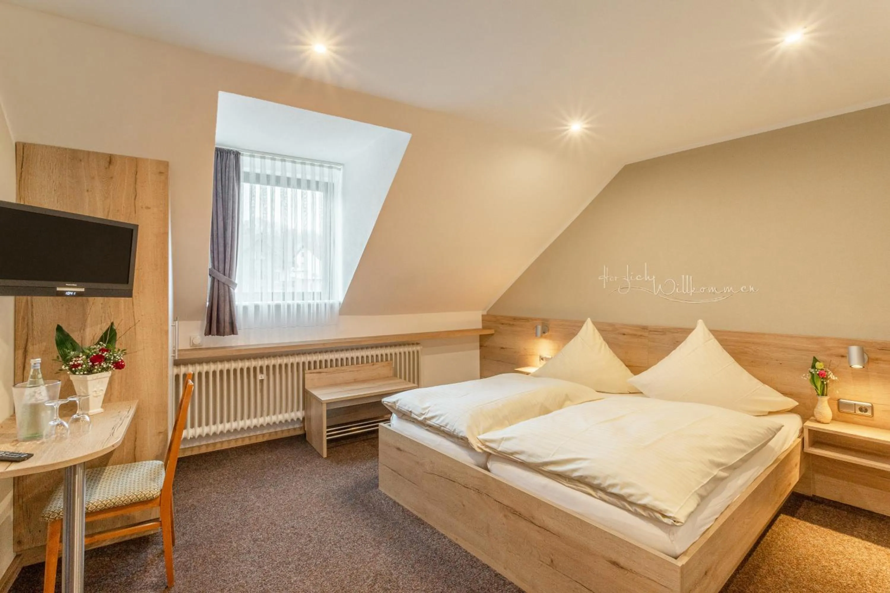 Photo of the whole room, Bed in Hotel Restaurant Zur Neroburg