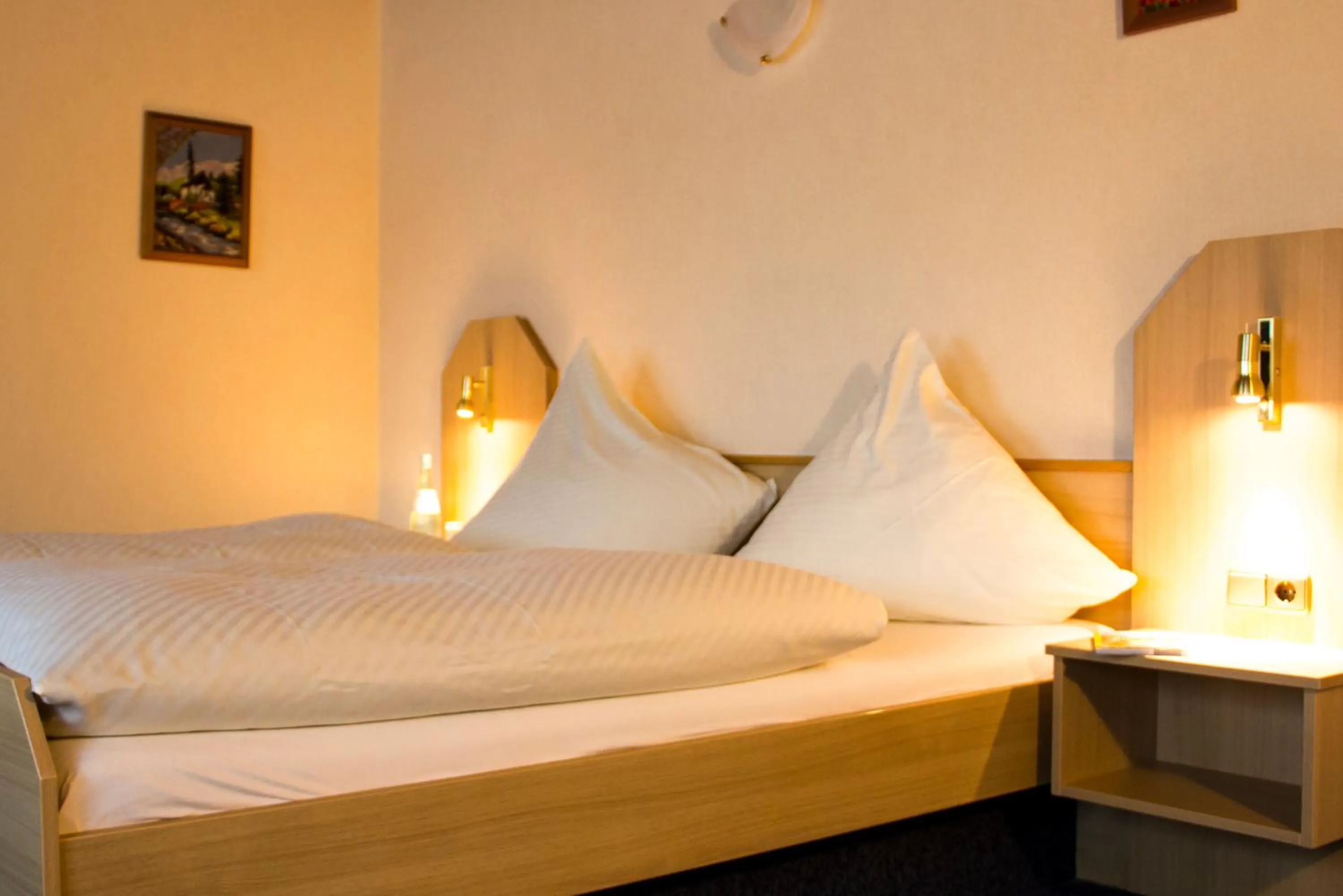 Photo of the whole room, Bed in Hotel Restaurant Zur Neroburg