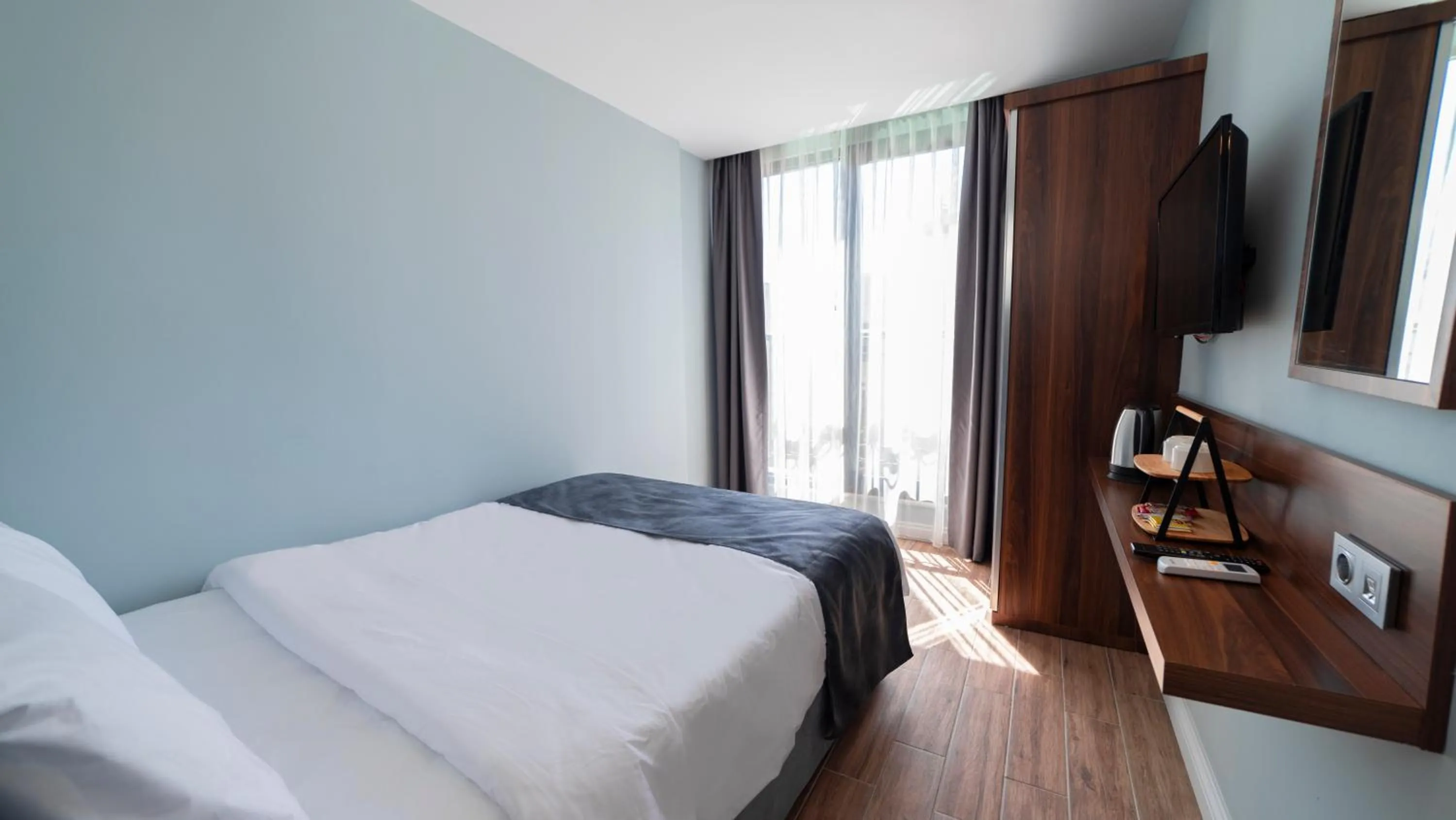 Staff, Bed in The Mori Club Hotel