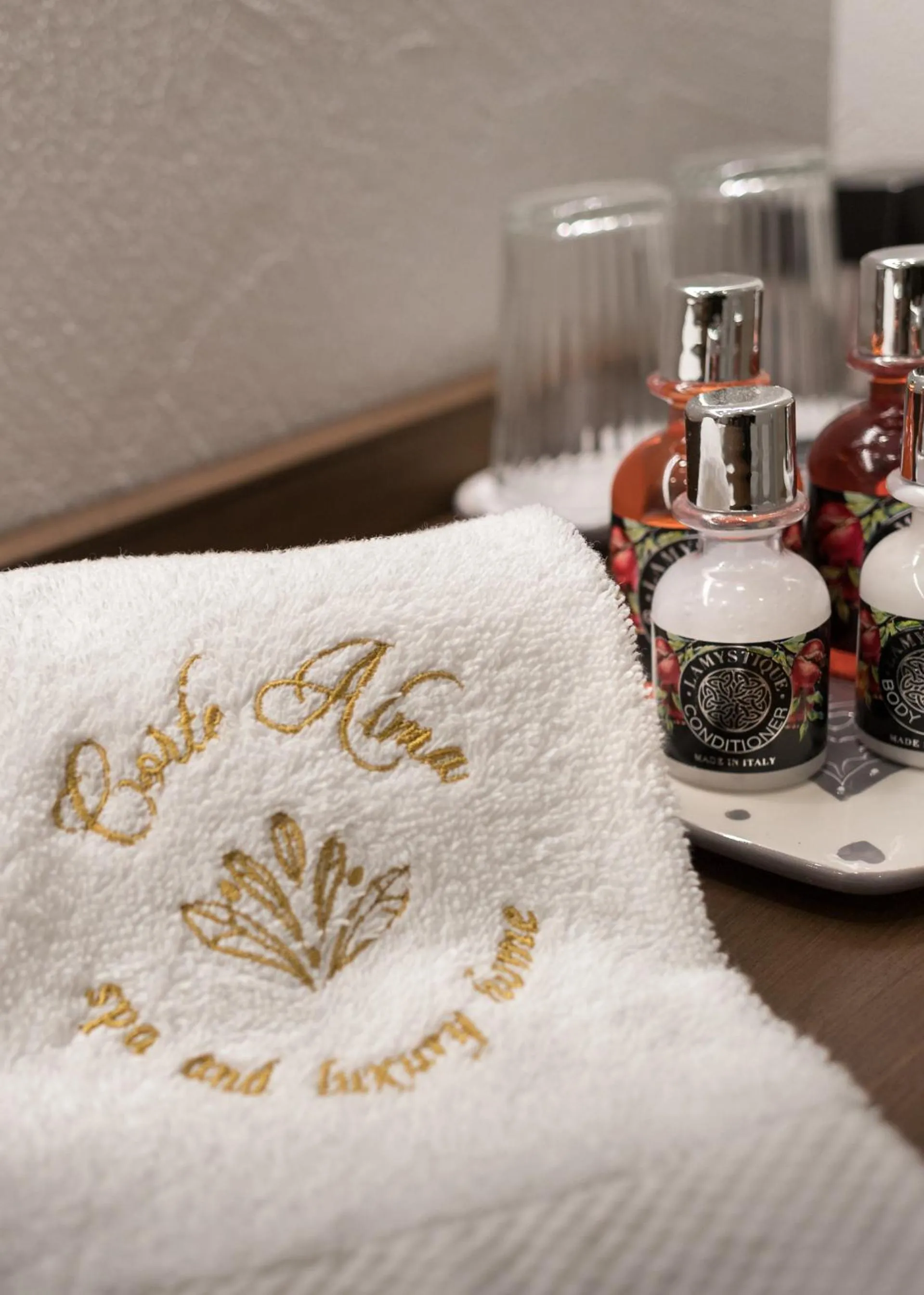 Decorative detail, Bed in Corte Alma Spa and Luxury Home