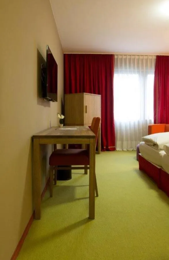 Photo of the whole room, Bed in Schurwald Hotel