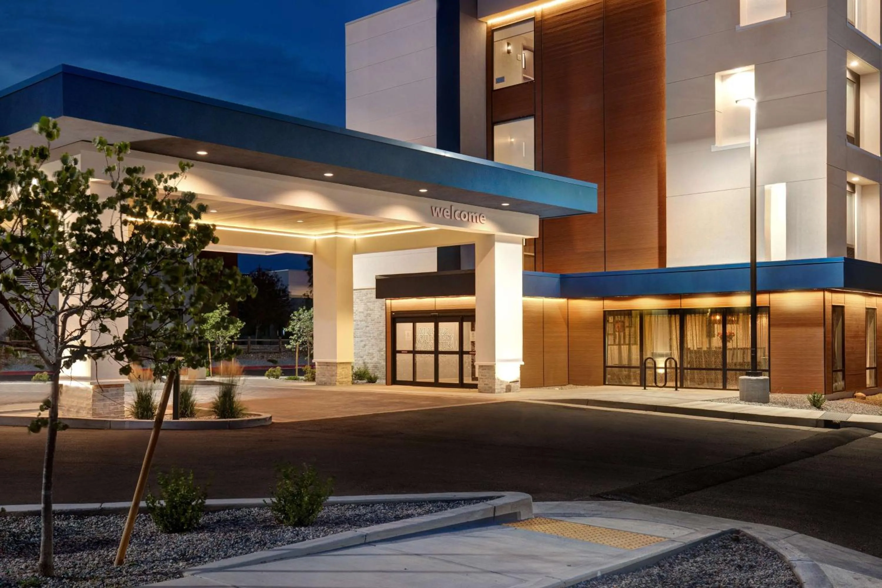 Property building in Hampton Inn Santa Fe South, NM
