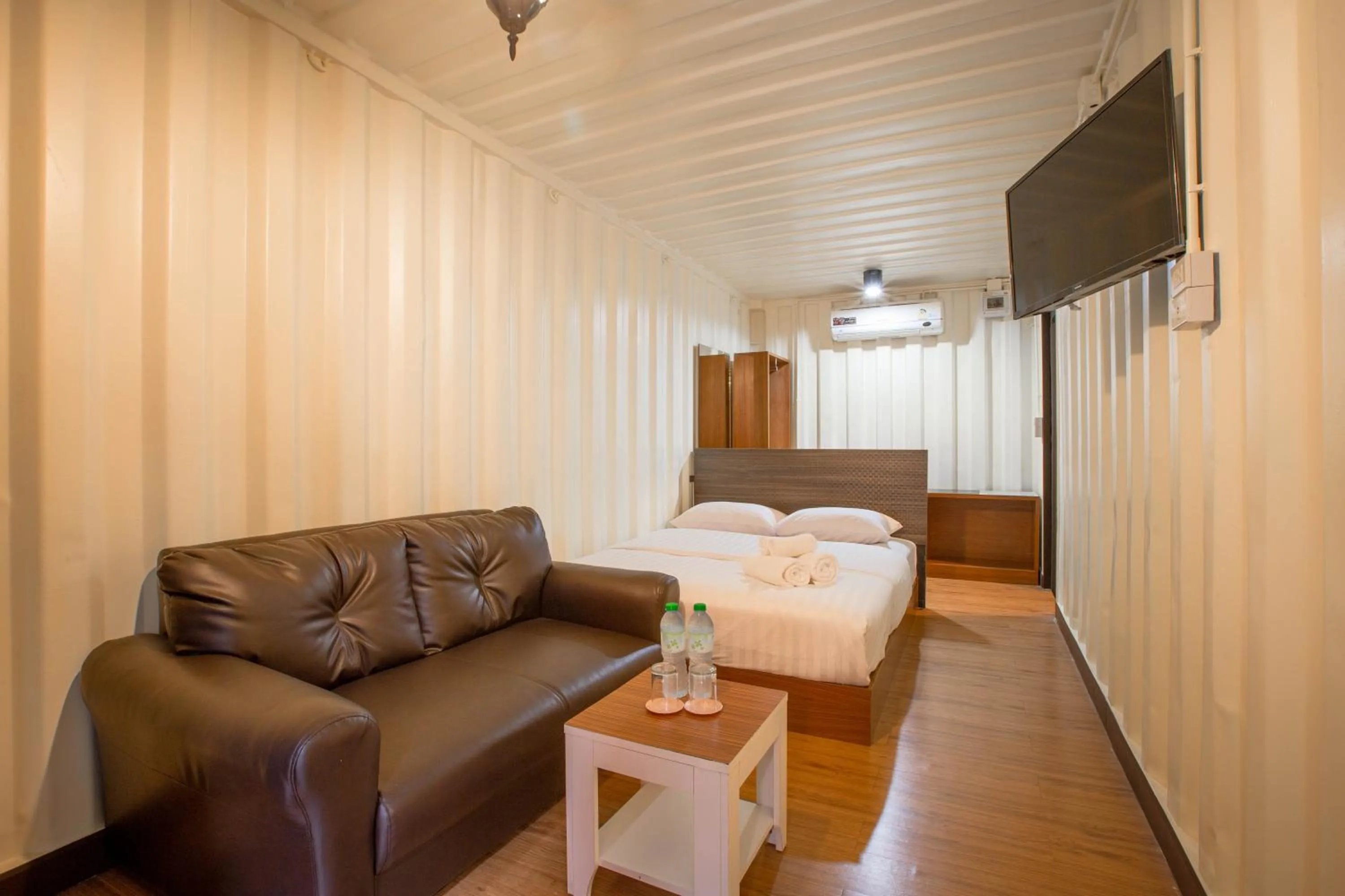 Bed in Tuscany Land Resort Donmuang