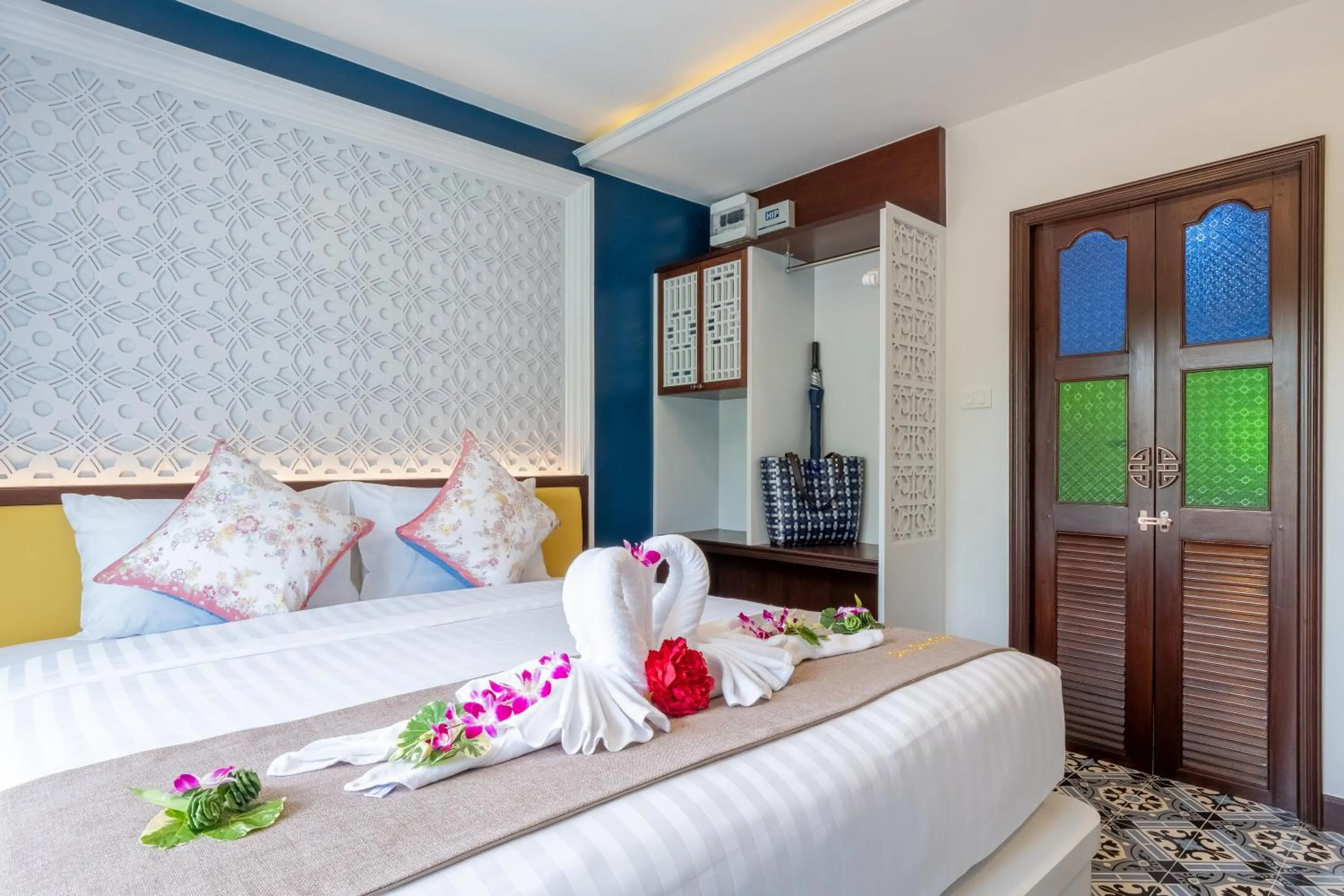 Photo of the whole room, Bed in Sino Siam Hotel