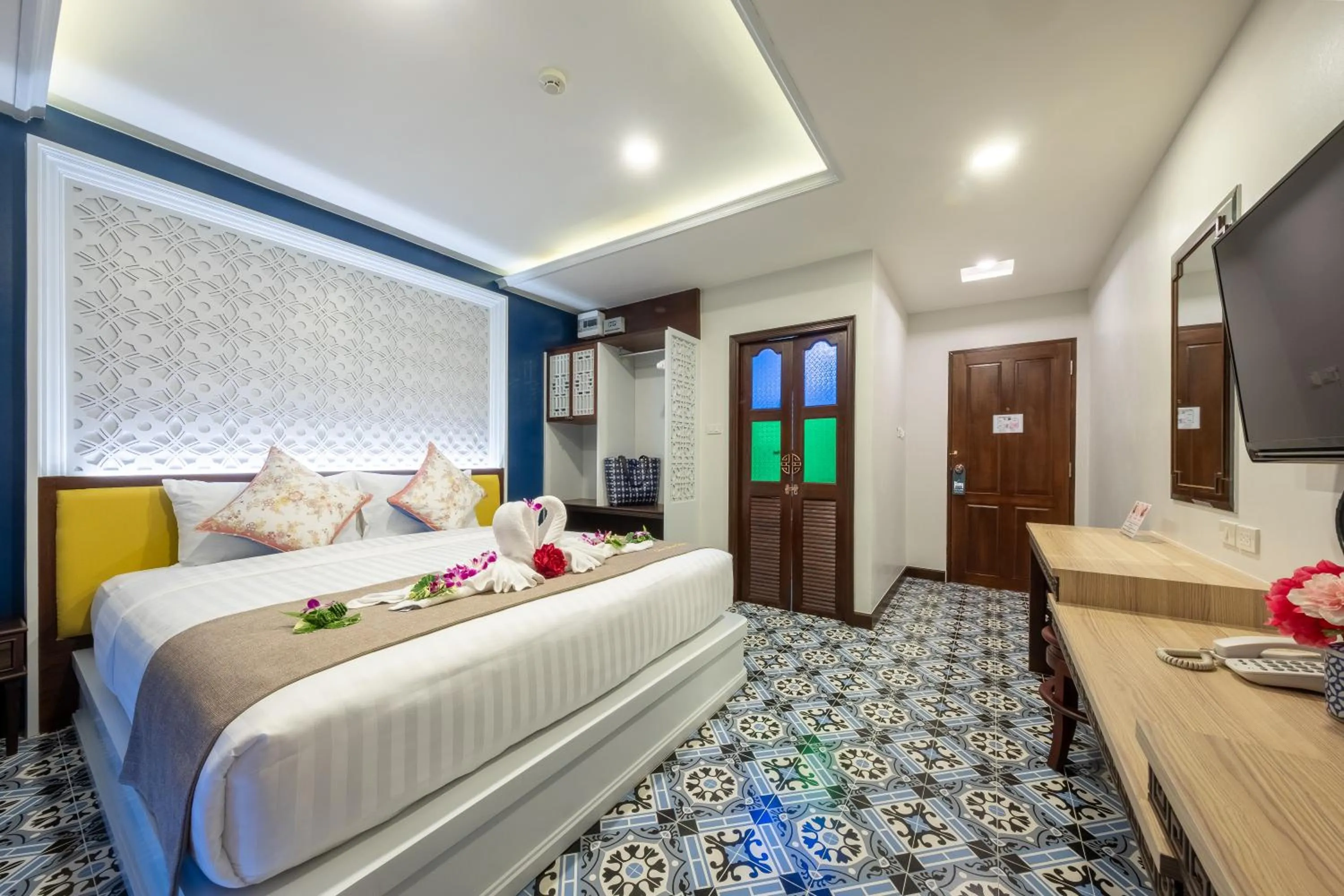 Photo of the whole room, Bed in Sino Siam Hotel