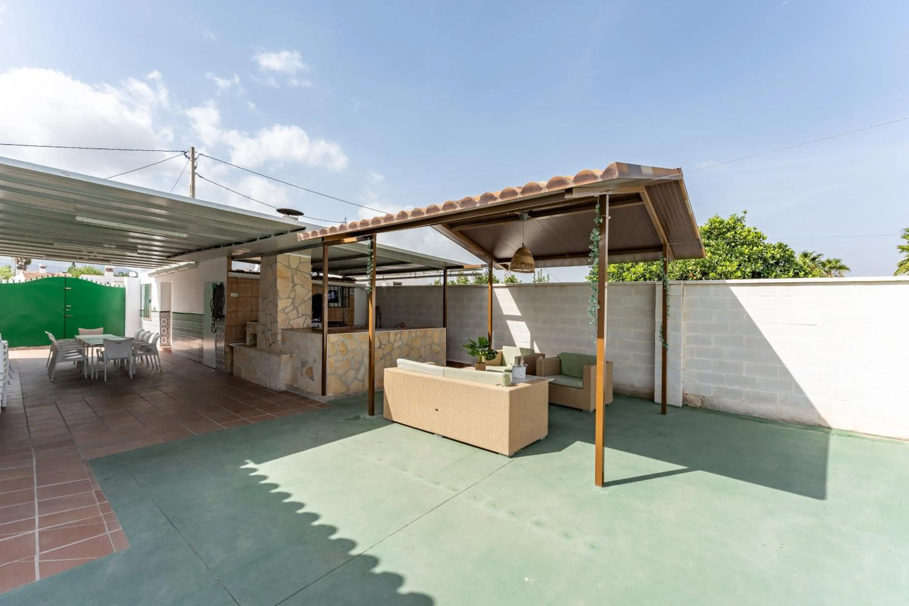 Property building in La Casa de los Recuerdos