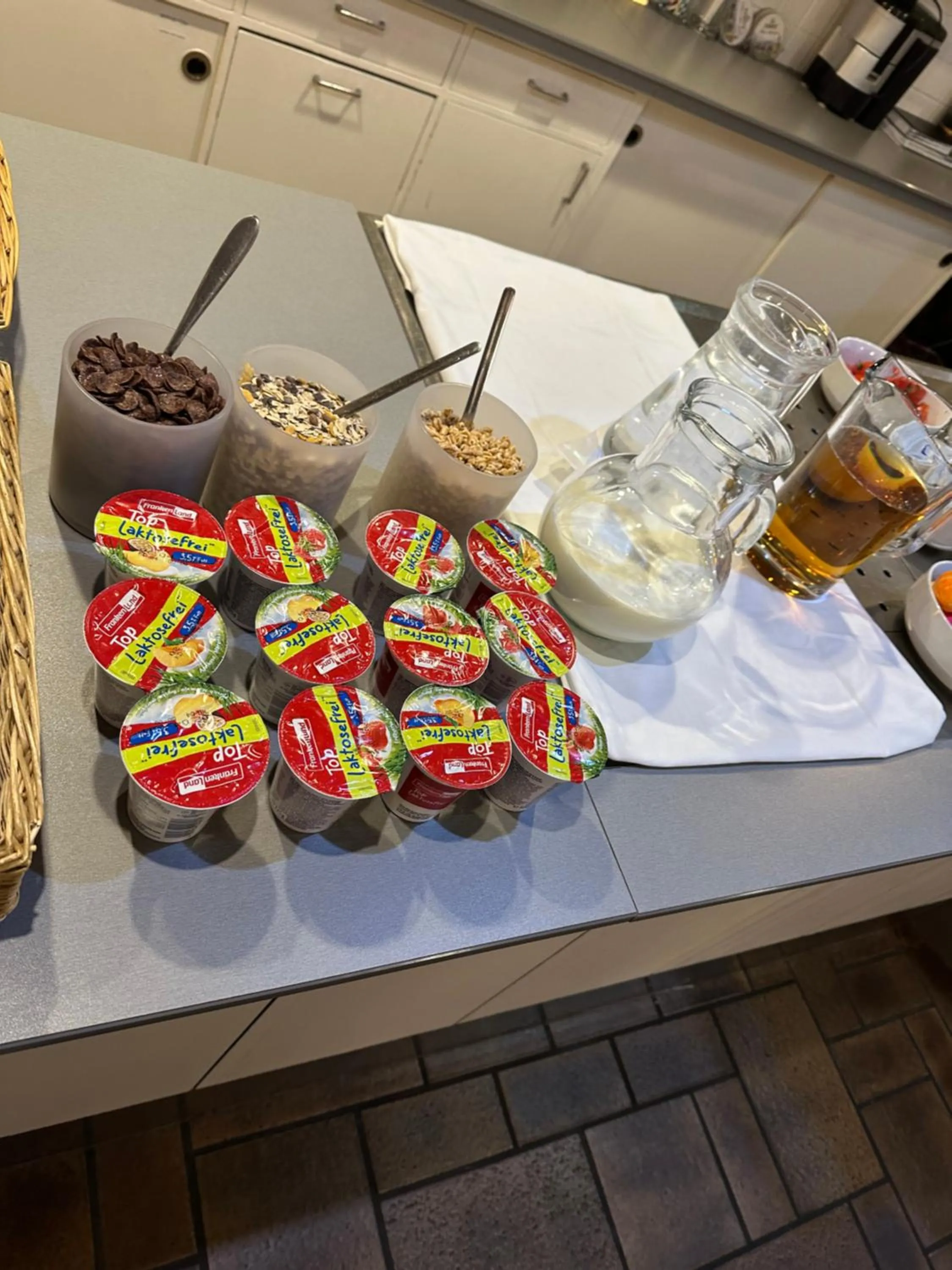 Breakfast in Hotel Hellers Twenty Four I -24h-Check-In-