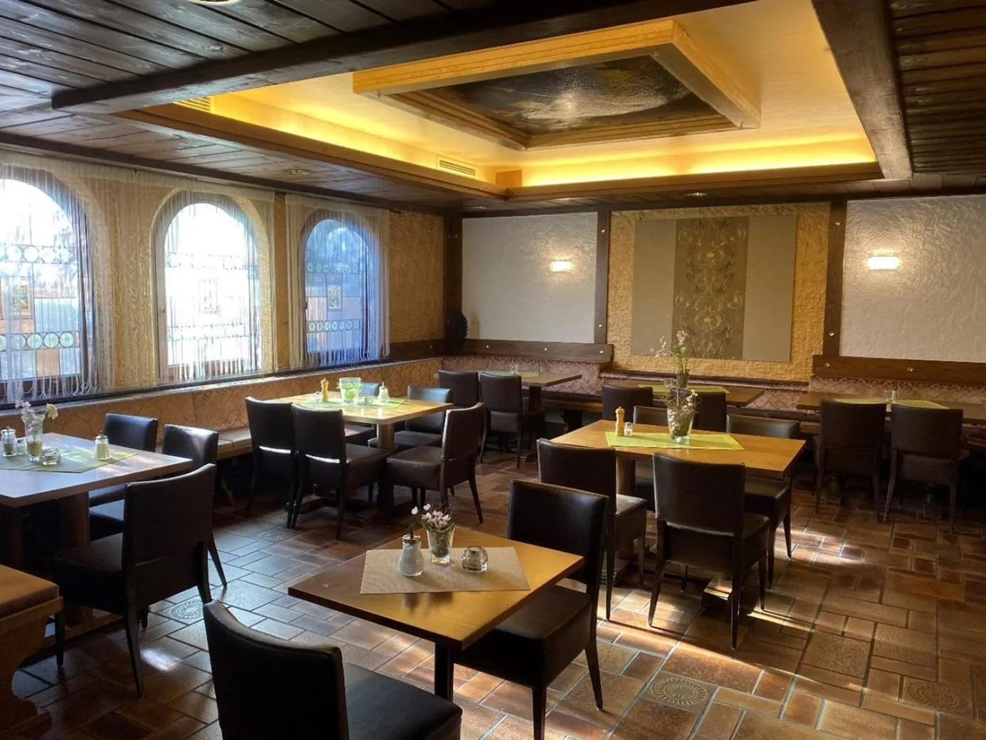 Restaurant/places to eat in Hotel Hellers Twenty Four I -24h-Check-In-