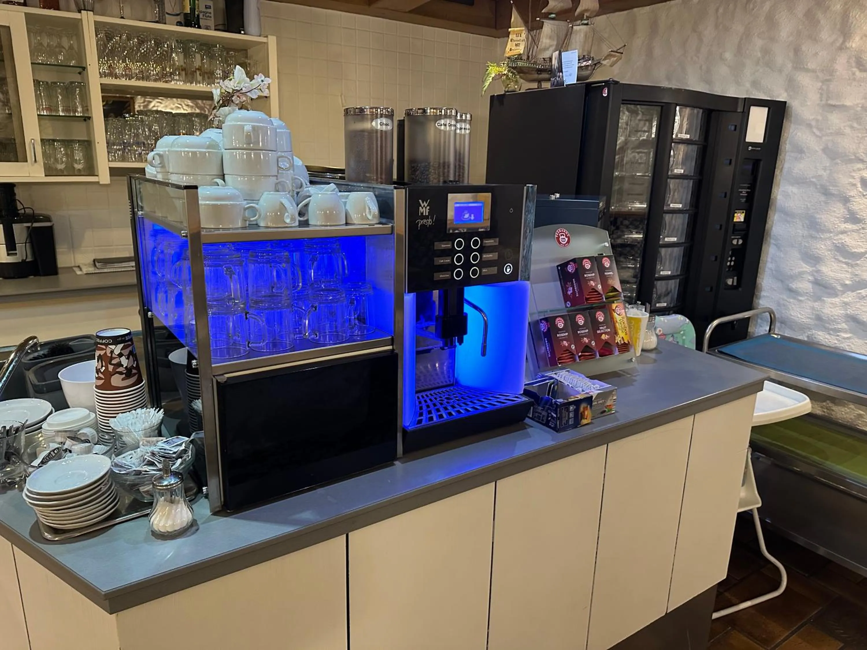 Breakfast in Hotel Hellers Twenty Four I -24h-Check-In-