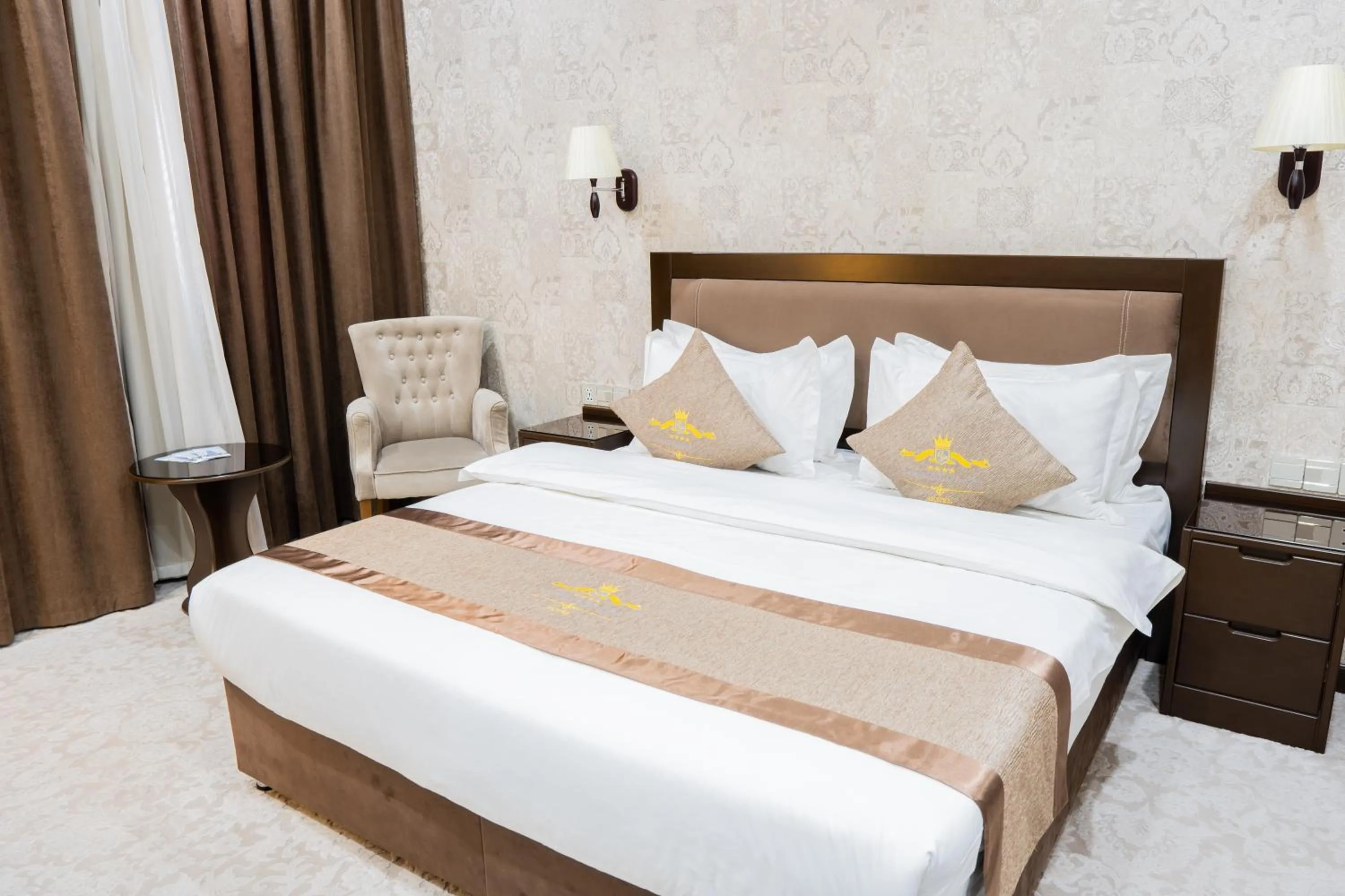 Bed in Qushbegi Plaza Hotel
