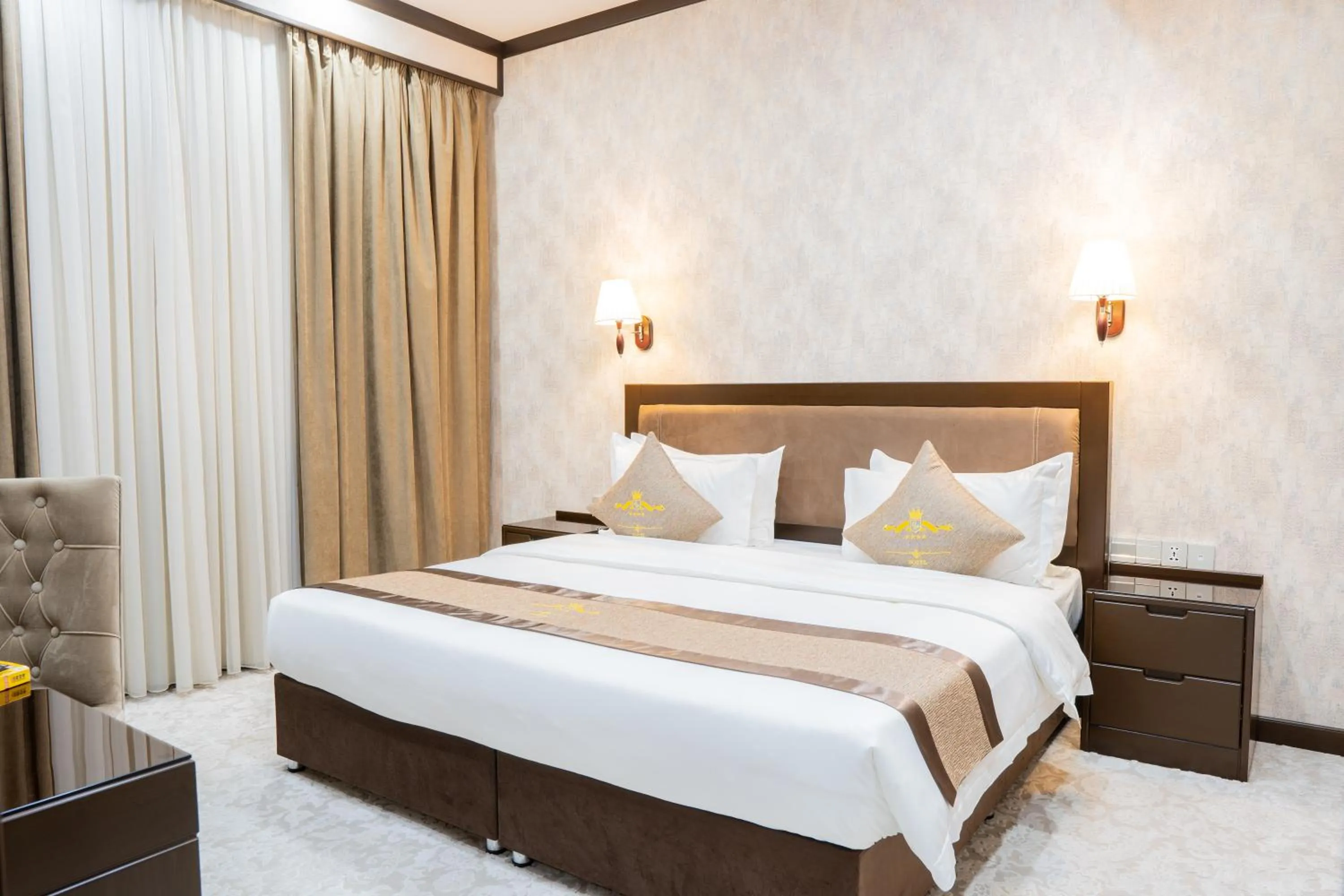 Bed in Qushbegi Plaza Hotel