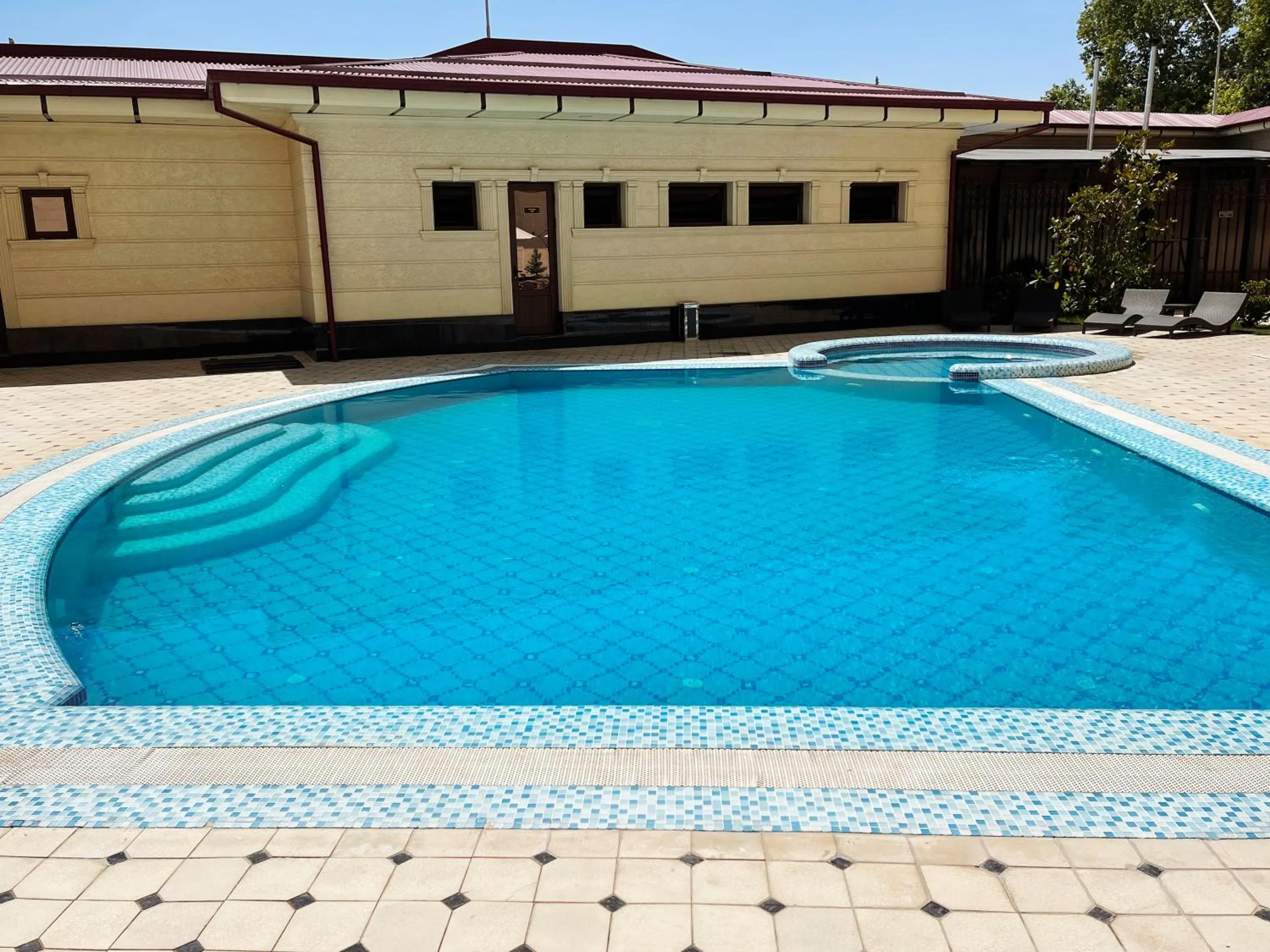 Pool view in Qushbegi Plaza Hotel