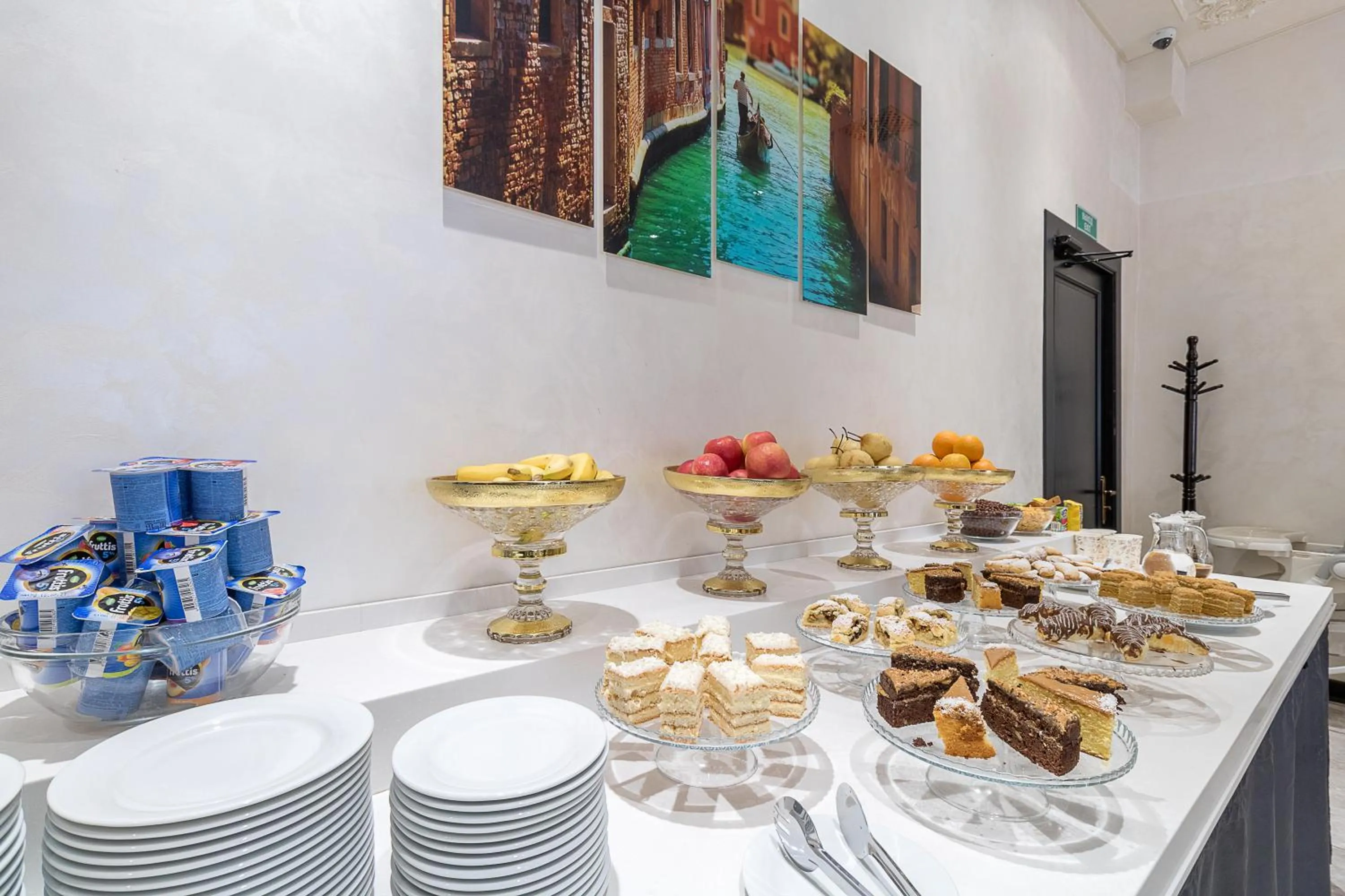 Breakfast in Qushbegi Plaza Hotel