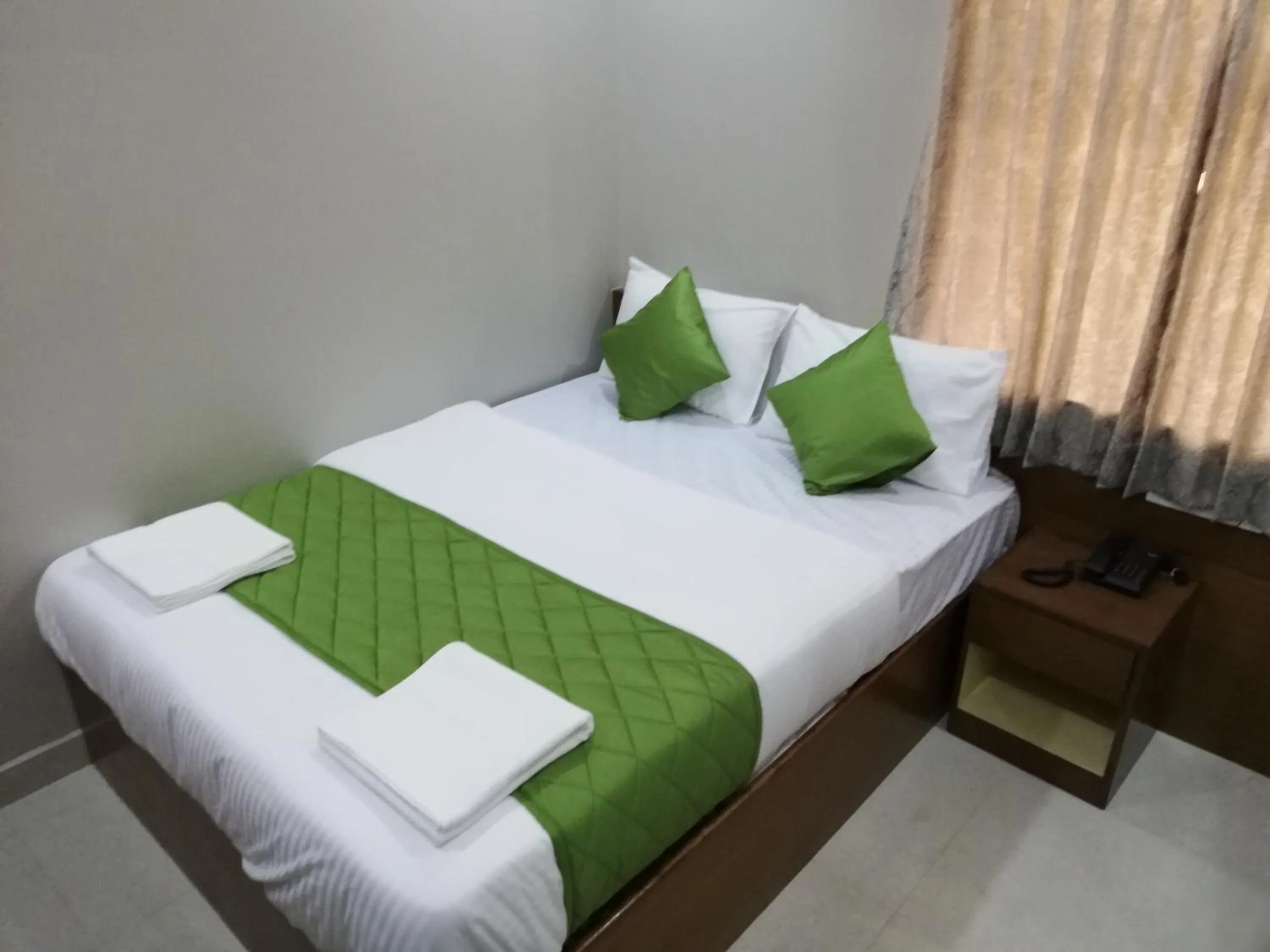 Staff, Bed in Olivia Inn And Suites