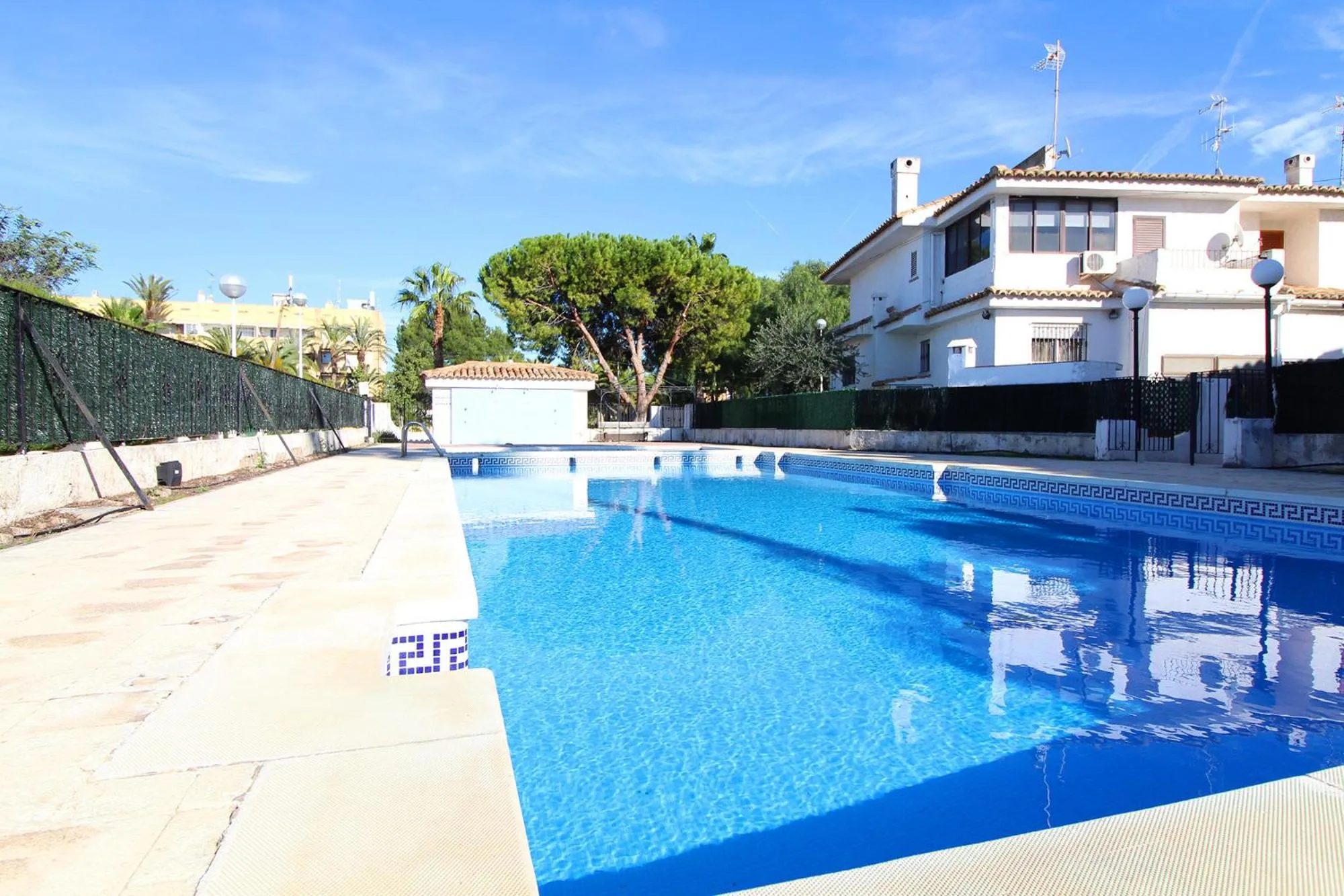 Global Vacacional, Adosado en la playa con piscina