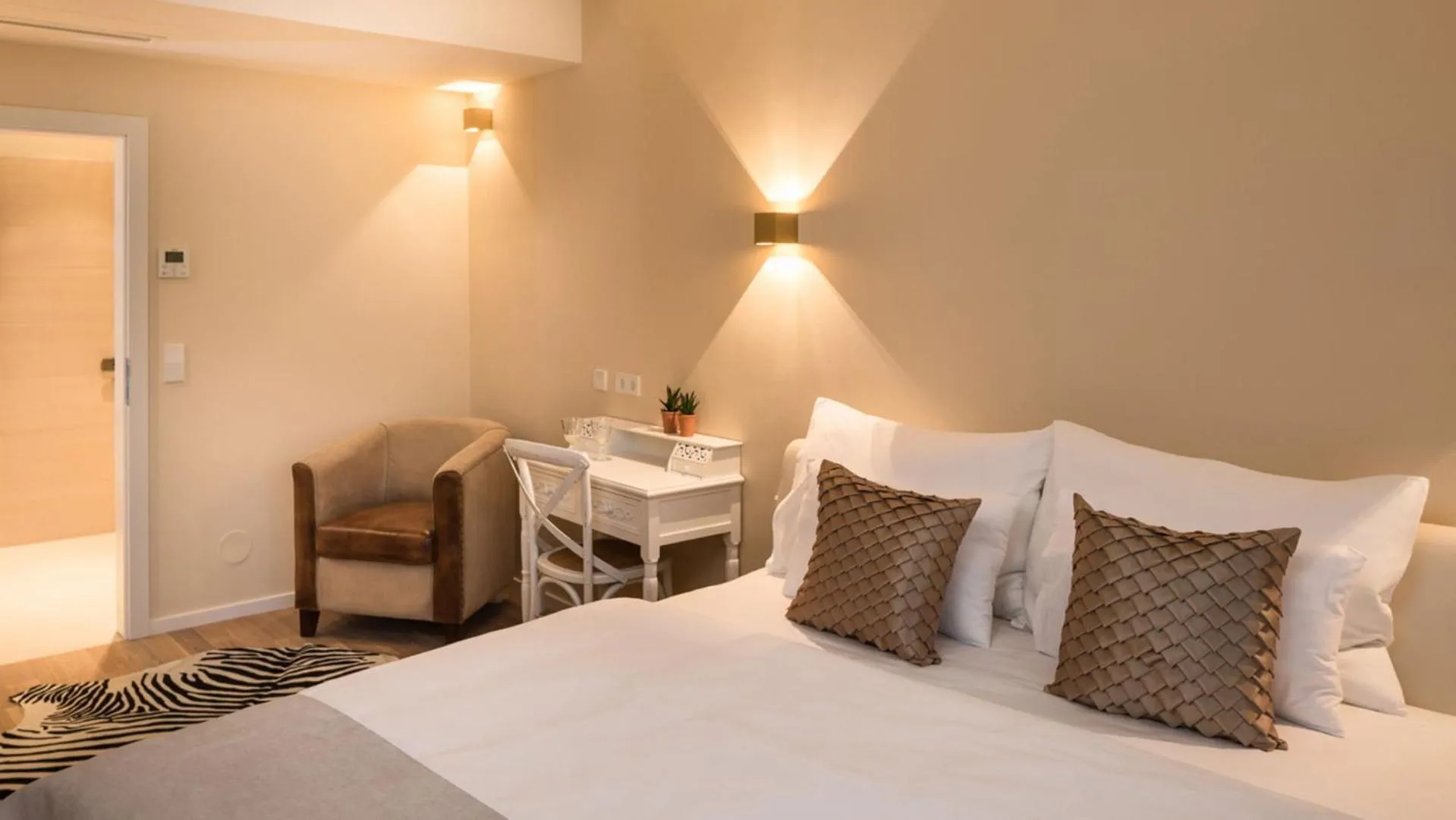 Bed in Blackhome Graz I contactless check-in