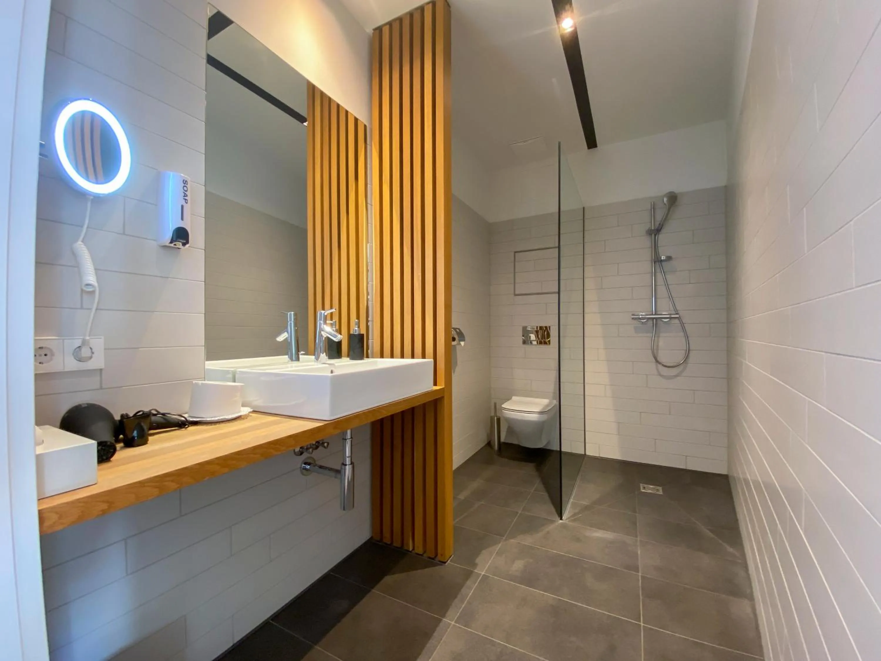 Bathroom in Blackhome Graz I contactless check-in