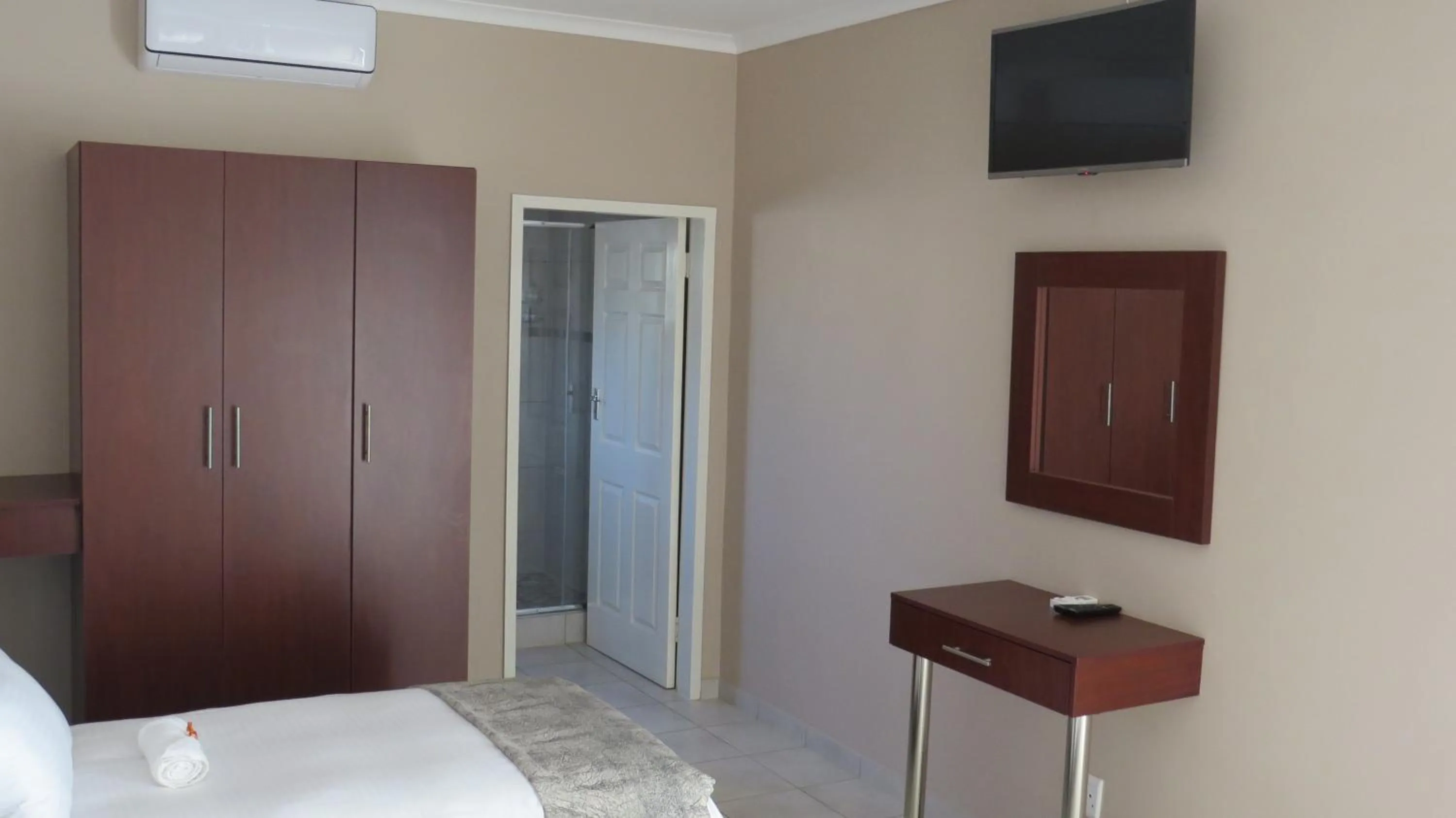 Photo of the whole room, Bed in Villa Strada Guesthouse