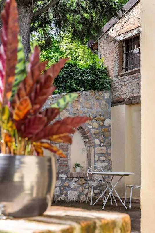 Inner courtyard view in Relais Villa dei Gelsi & Spa