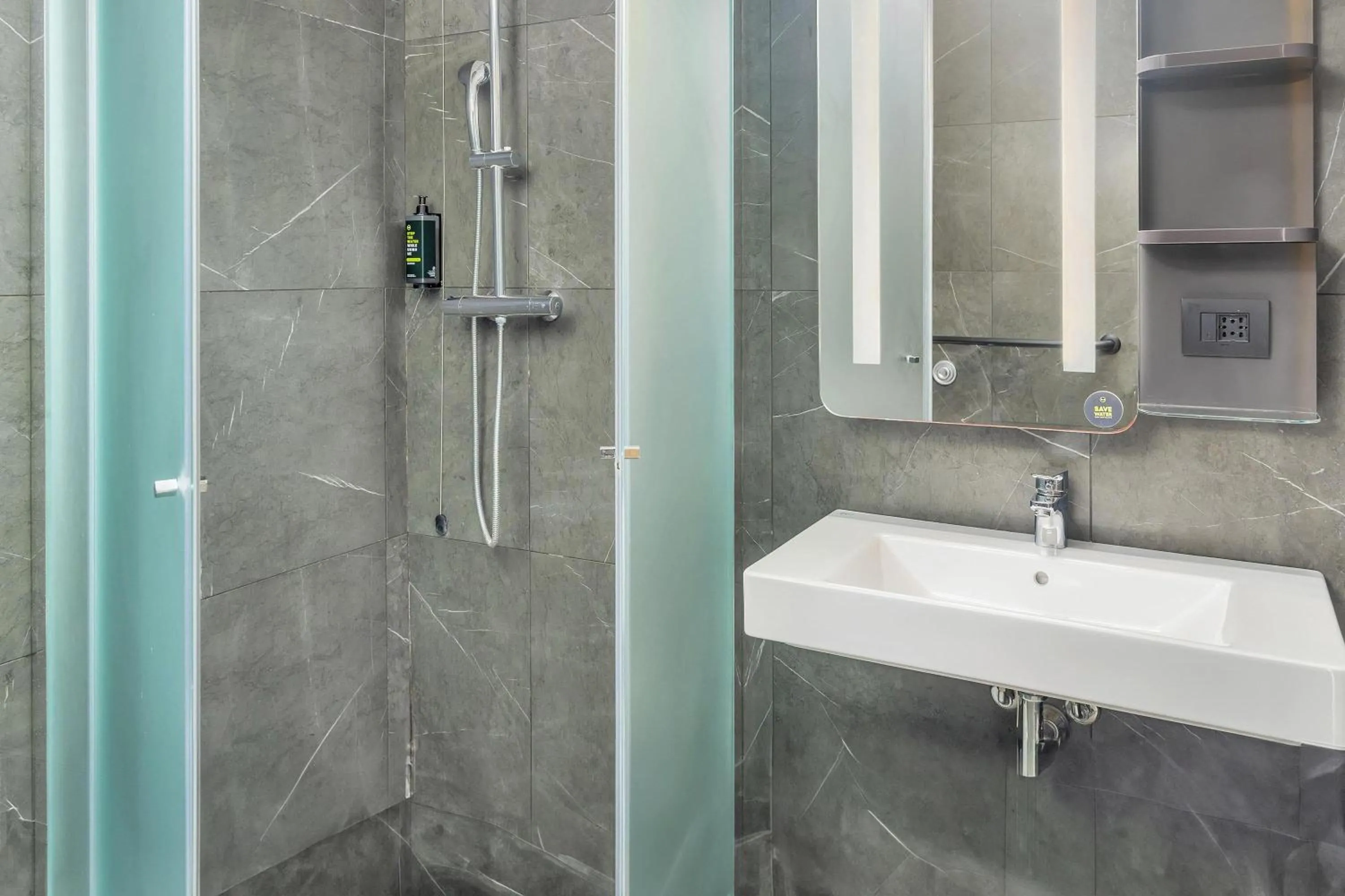 Photo of the whole room in B&B Hotel Milano City Center Duomo