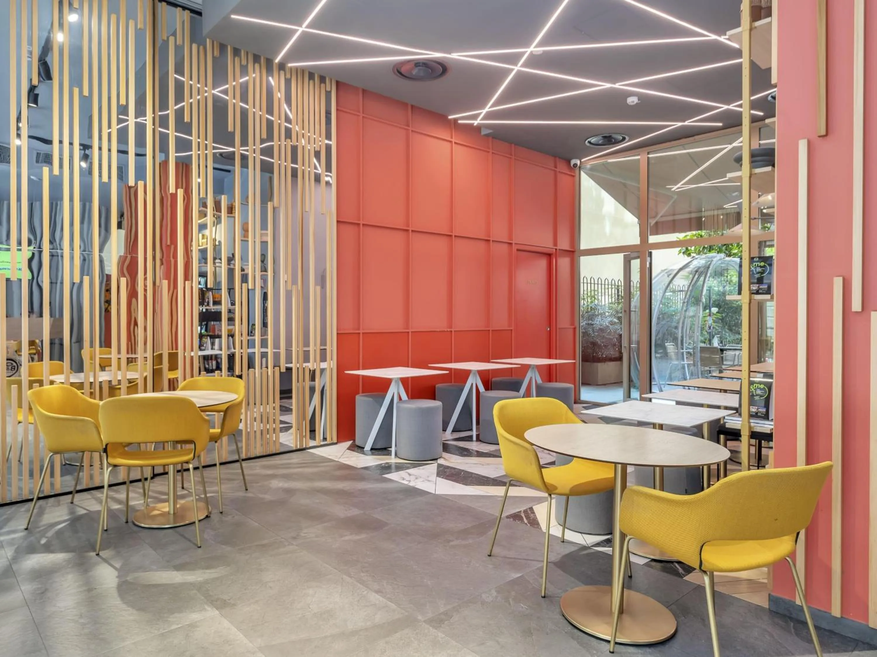 Lobby or reception in B&B Hotel Milano City Center Duomo