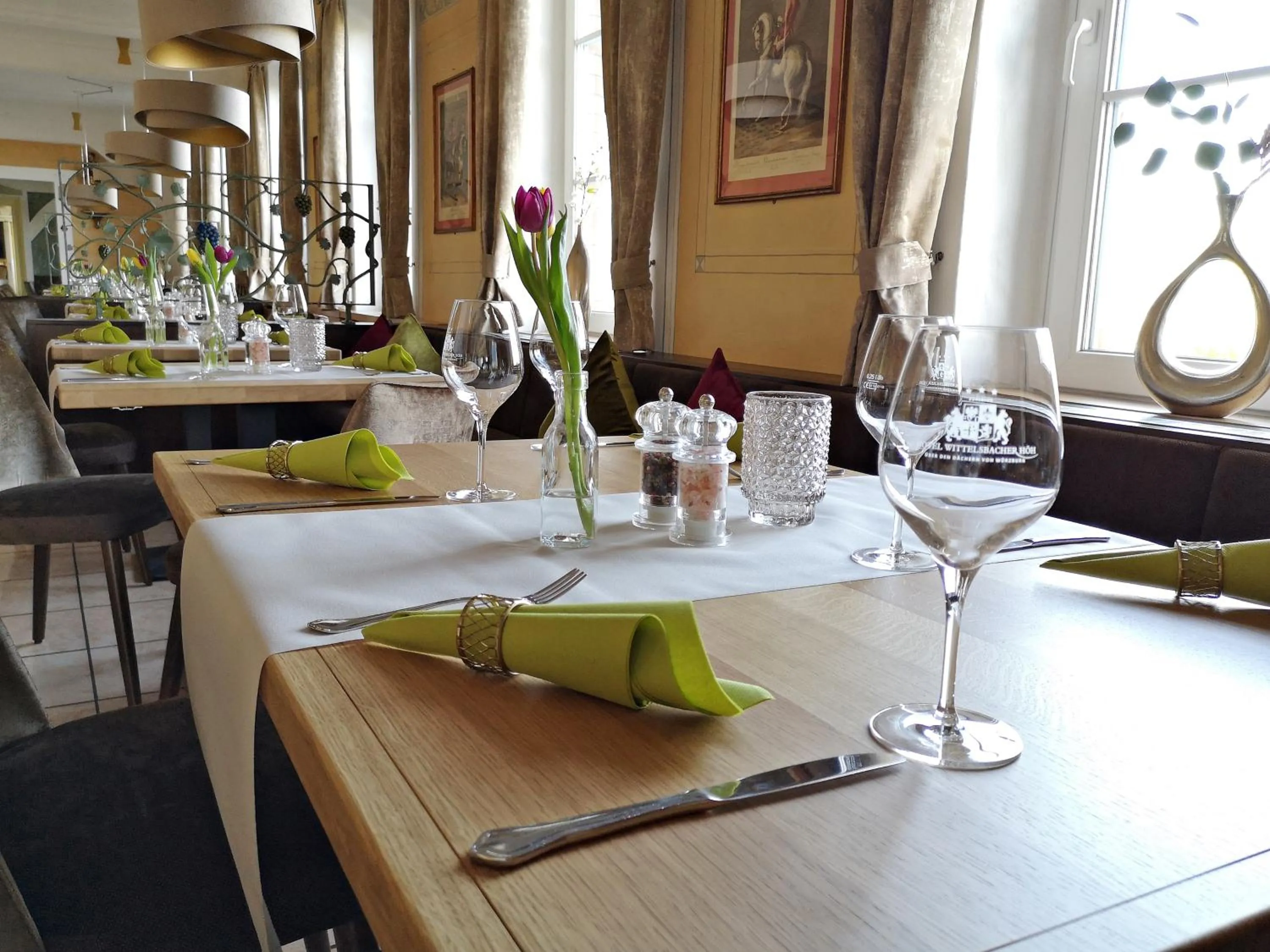 Restaurant/places to eat in Hotel Wittelsbacher Höh