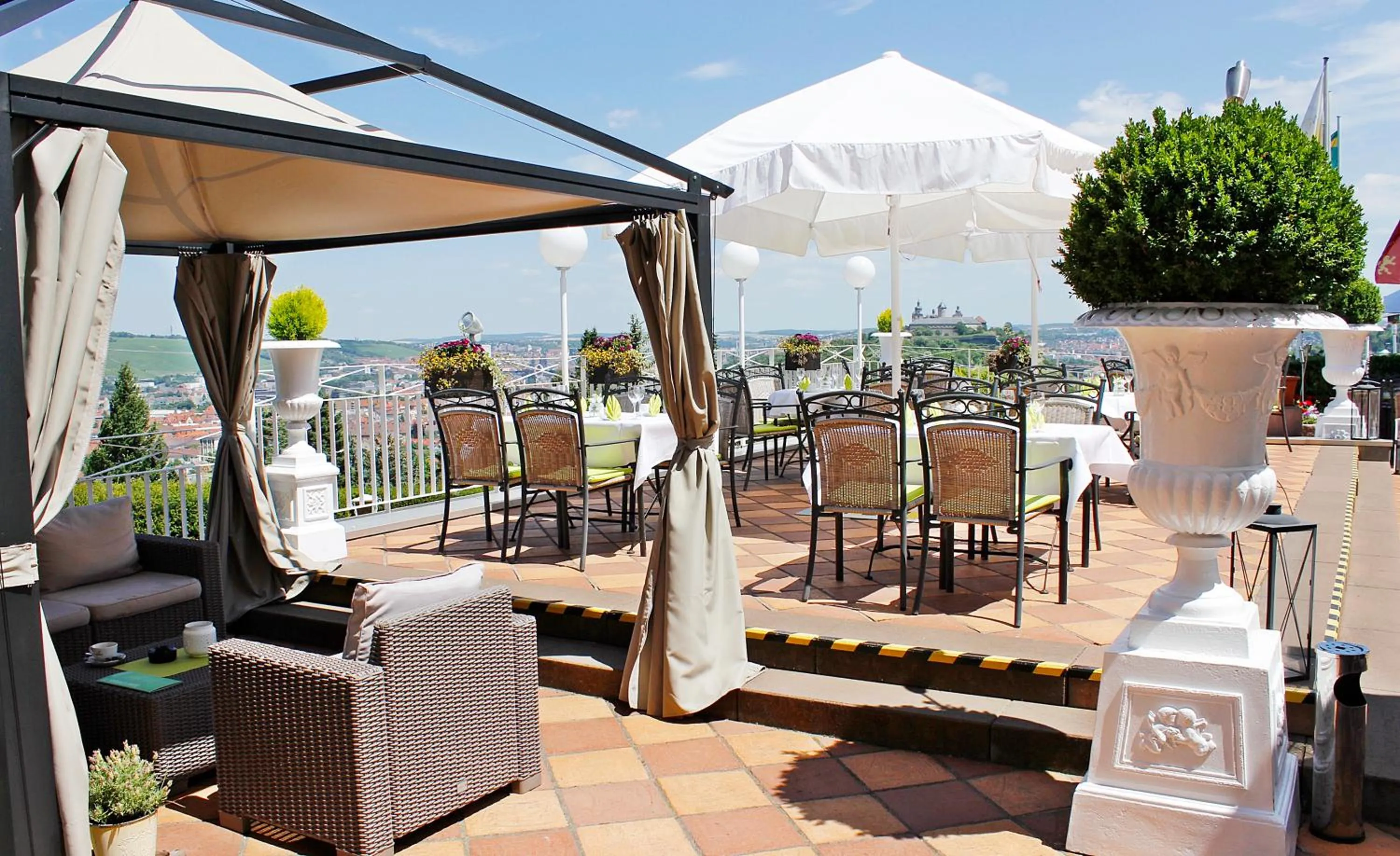 Restaurant/places to eat in Hotel Wittelsbacher Höh