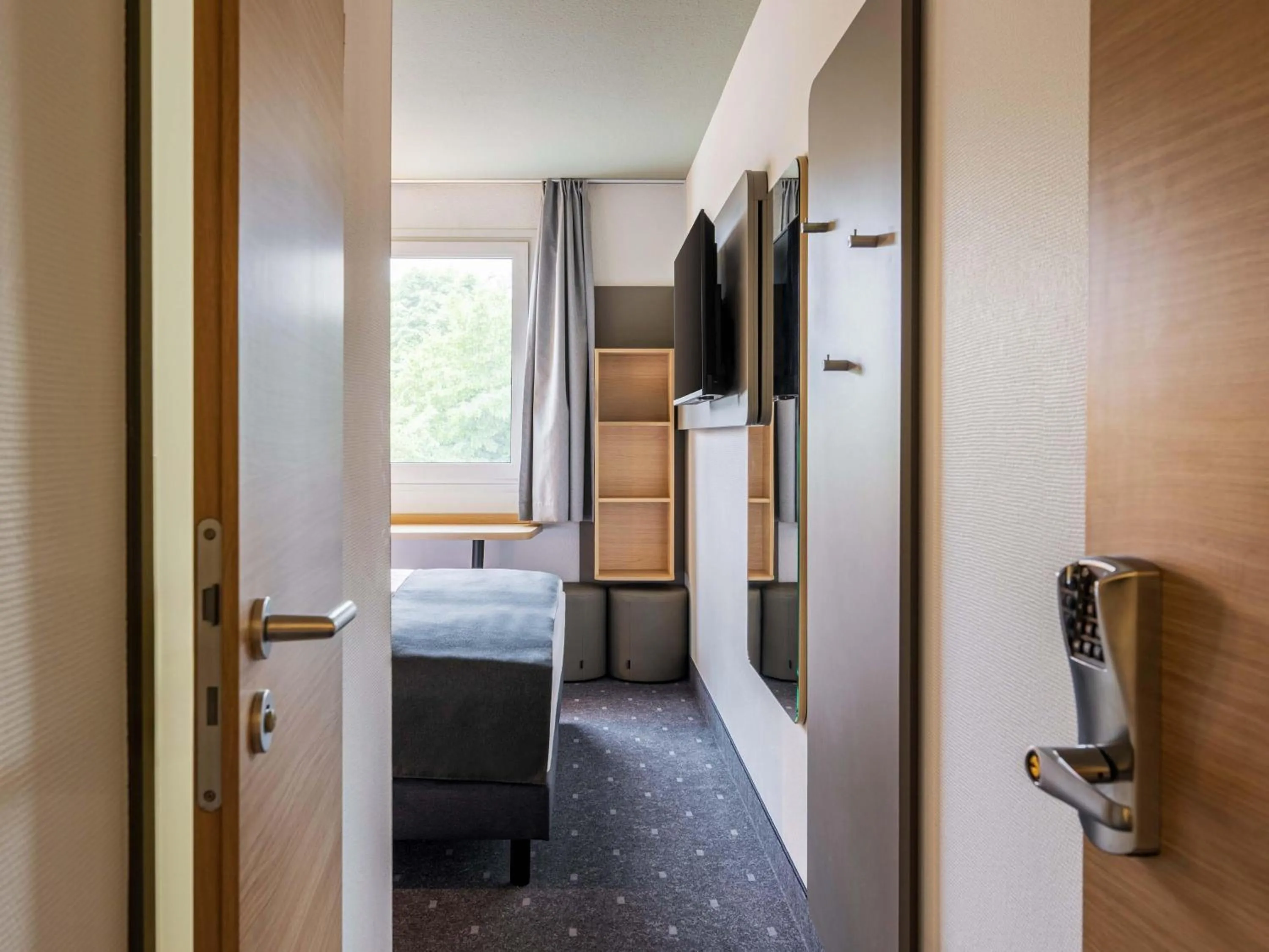 Photo of the whole room, Bed in B&B Hotel Ingolstadt-Ost