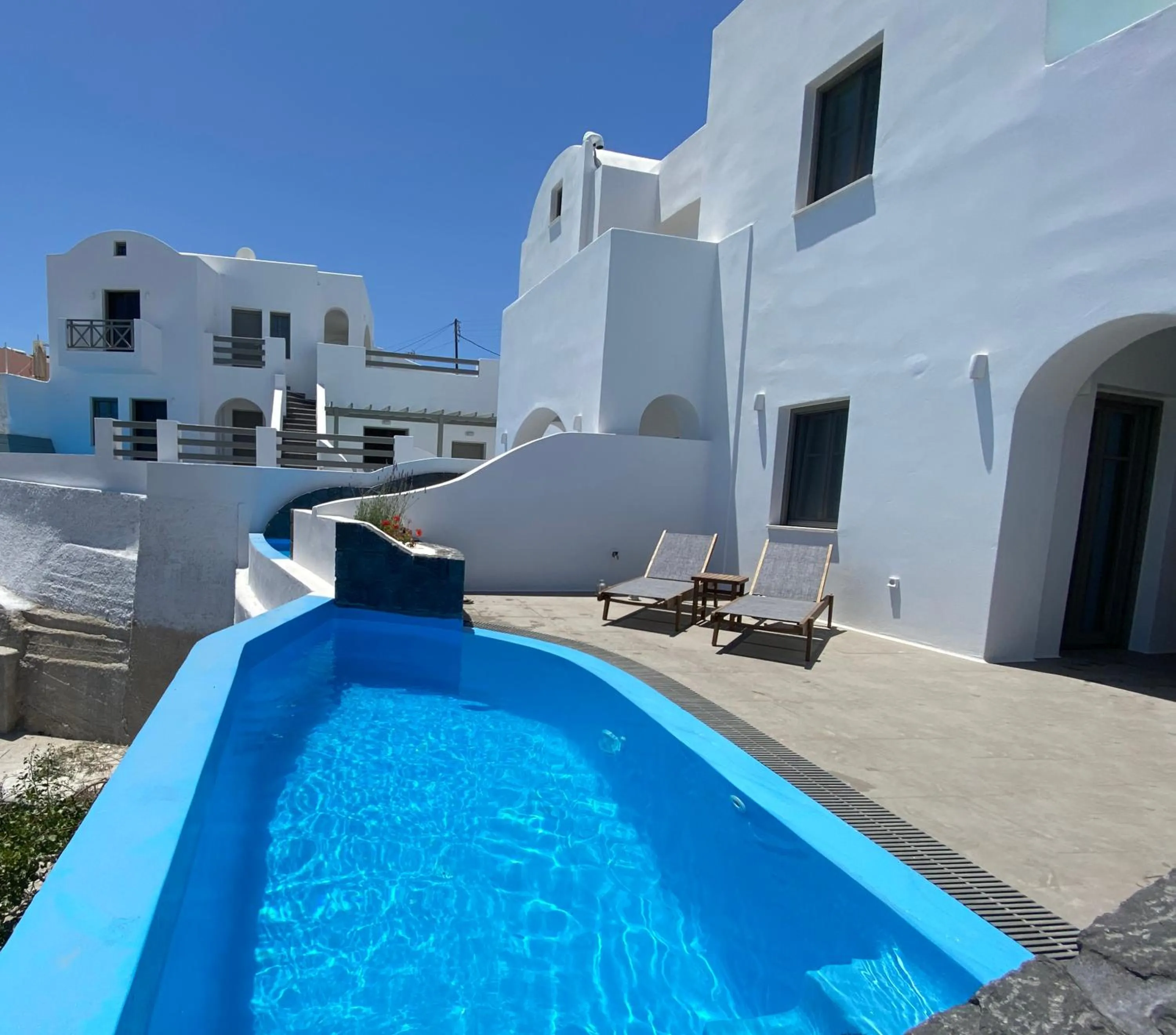 Swimming pool in Amphitrite Suites Santorini