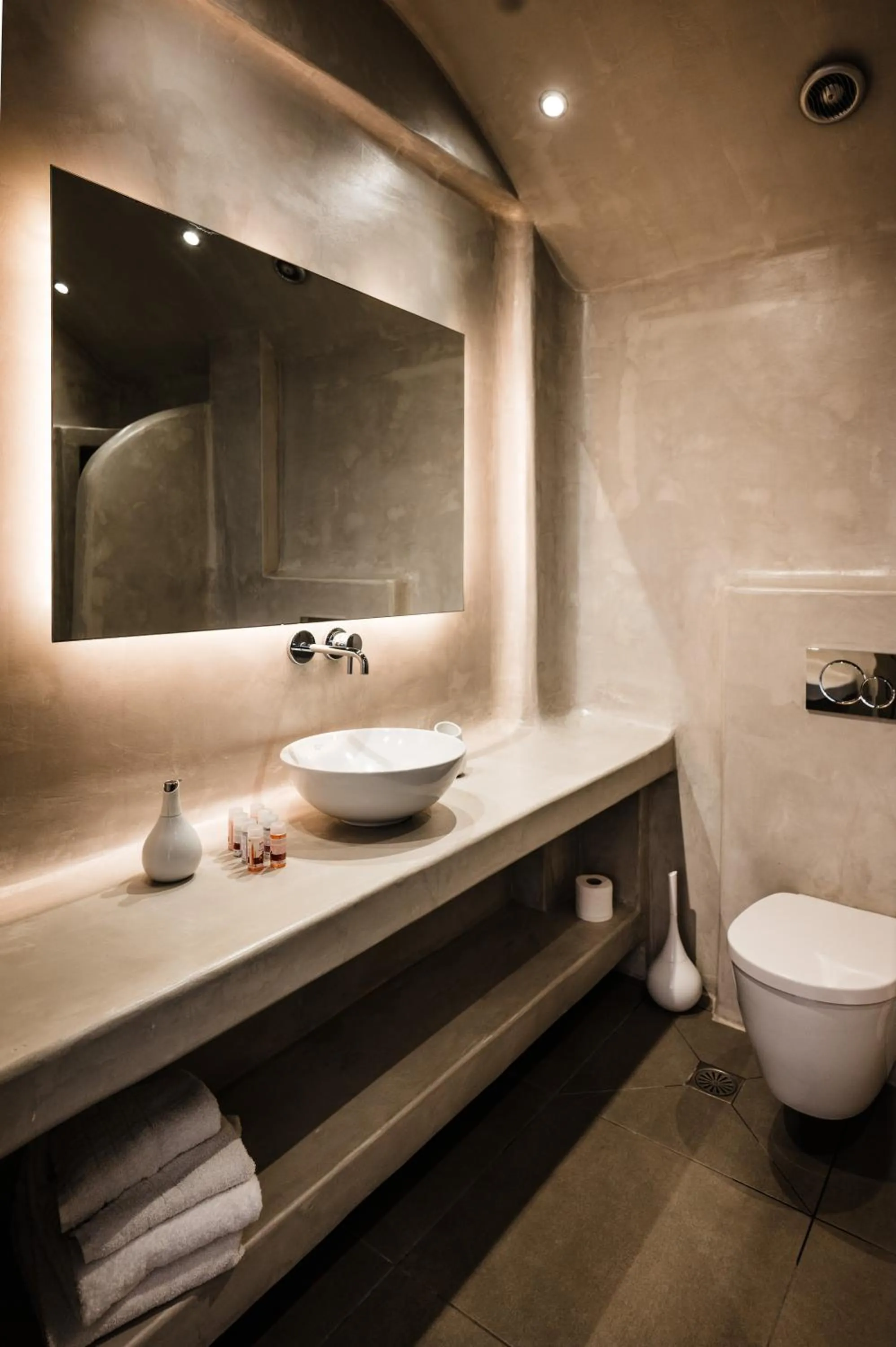 Bathroom in Amphitrite Suites Santorini