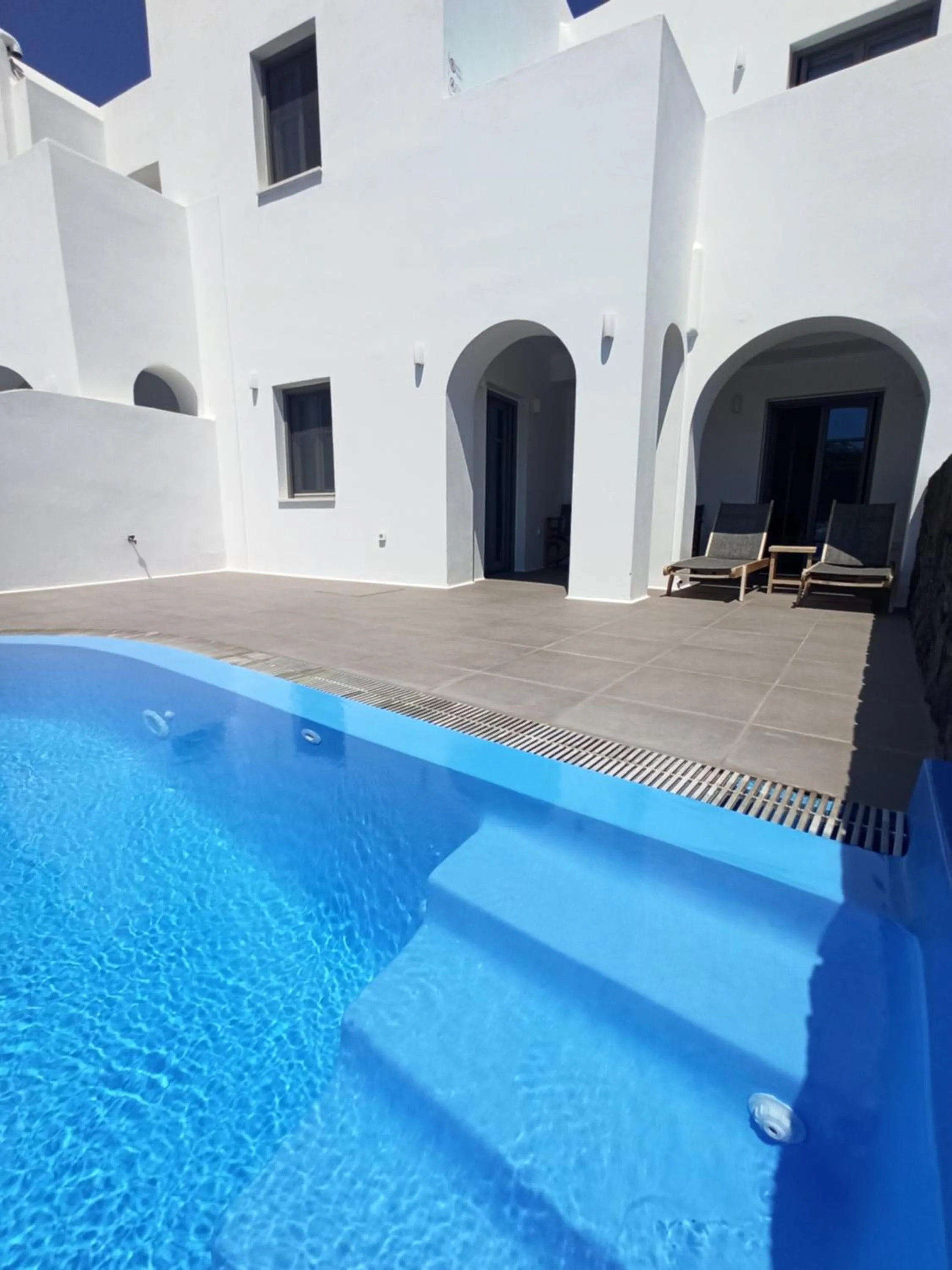 Swimming pool in Amphitrite Suites Santorini
