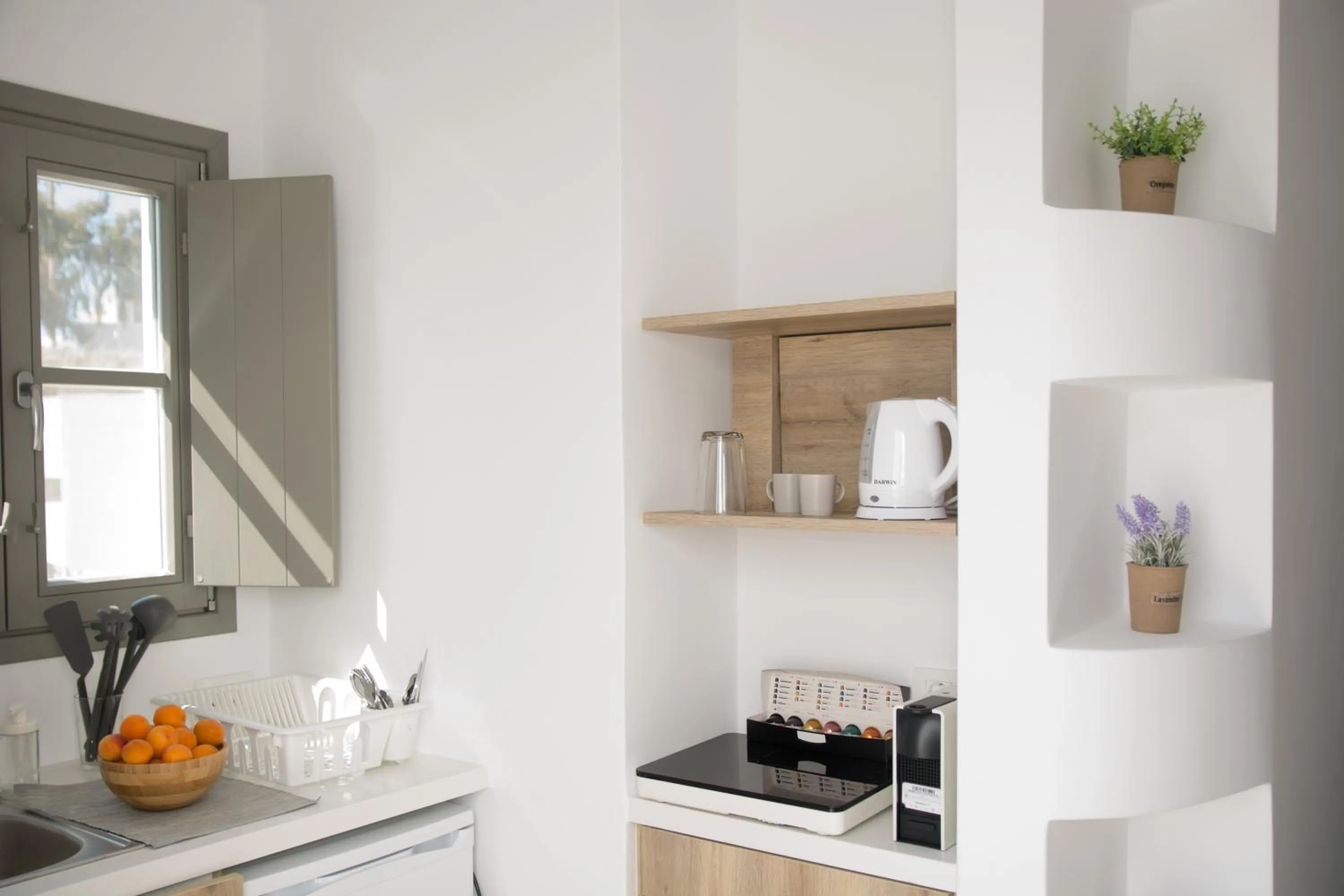 Coffee/tea facilities in Amphitrite Suites Santorini