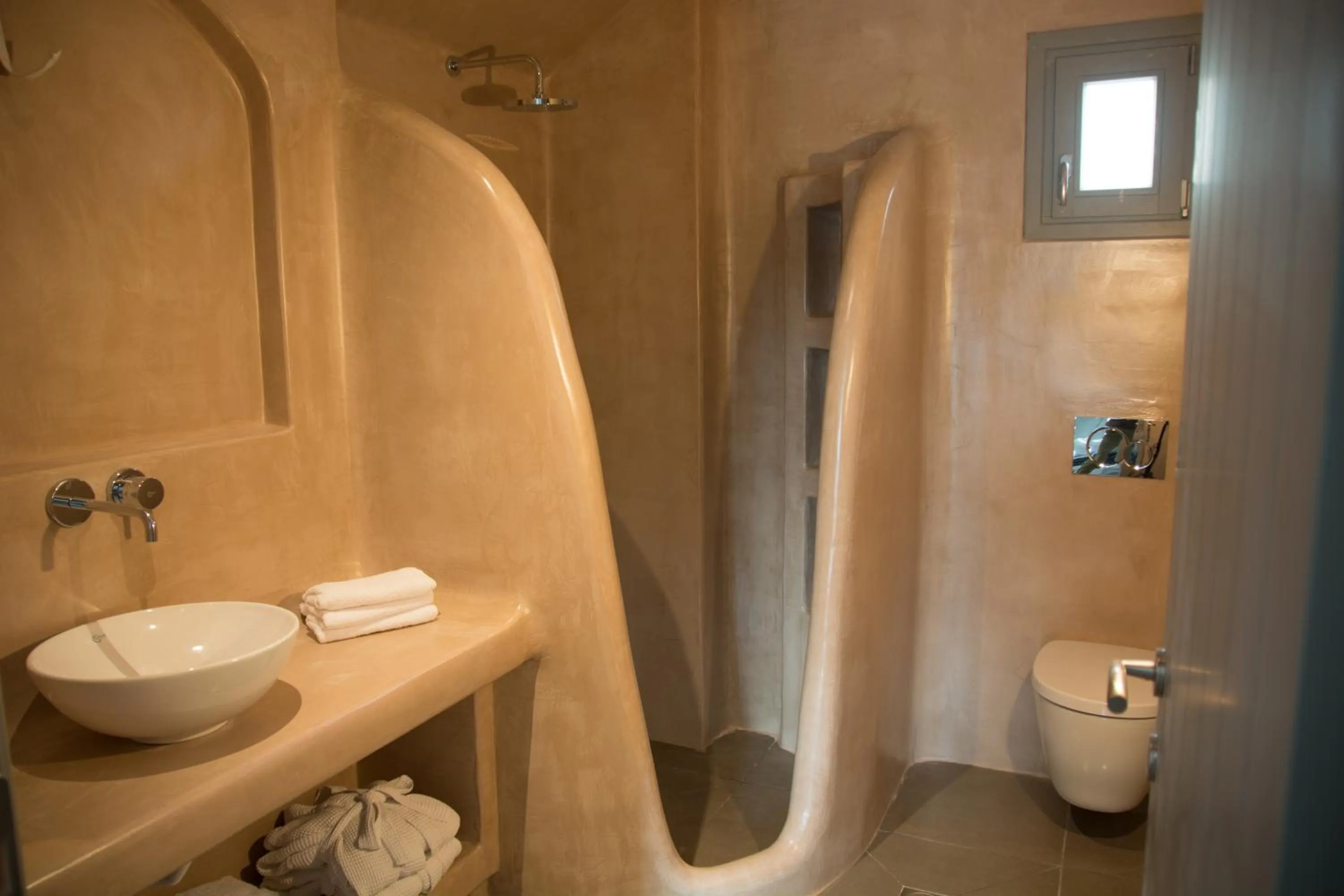 Toilet in Amphitrite Suites Santorini