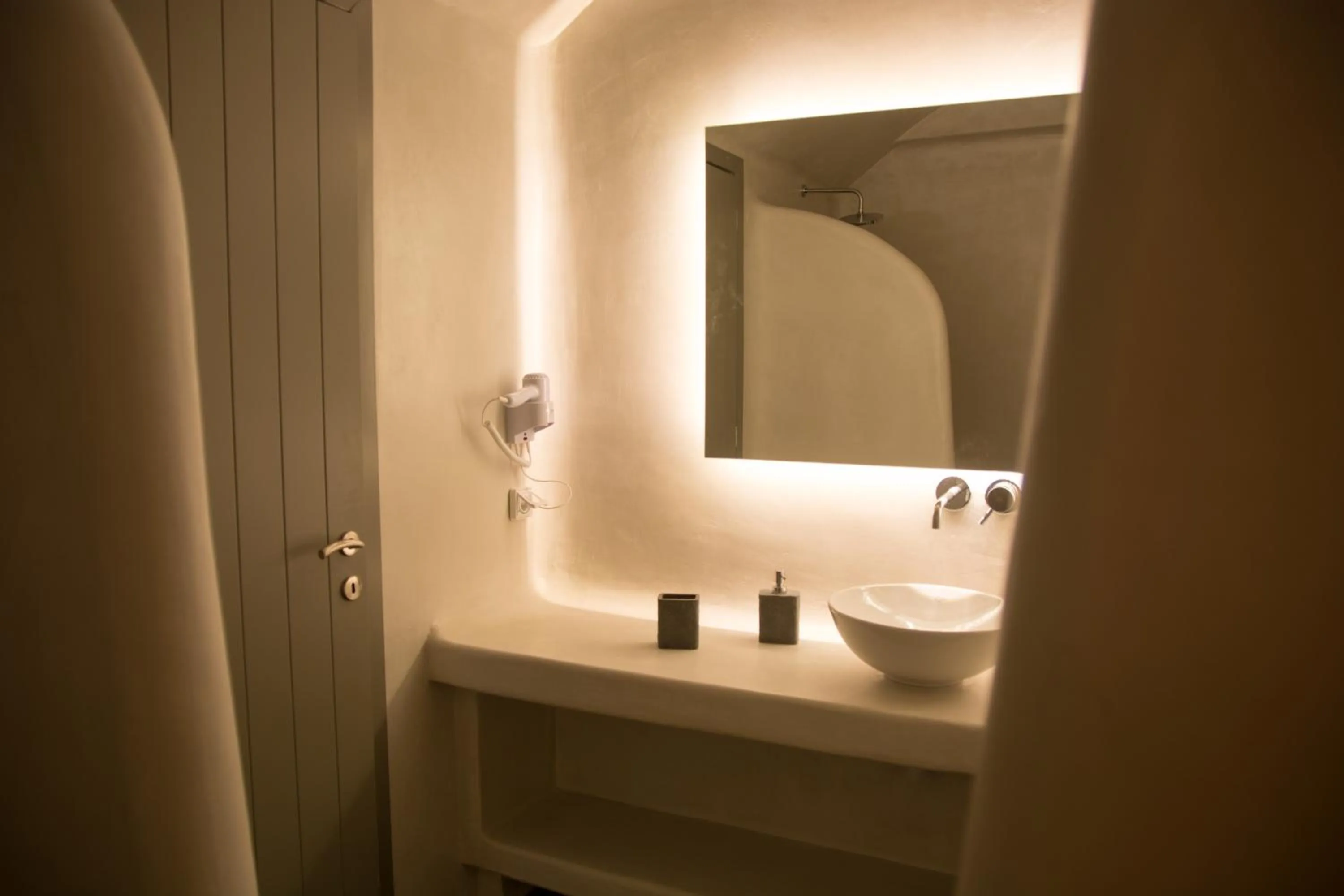 Toilet in Amphitrite Suites Santorini