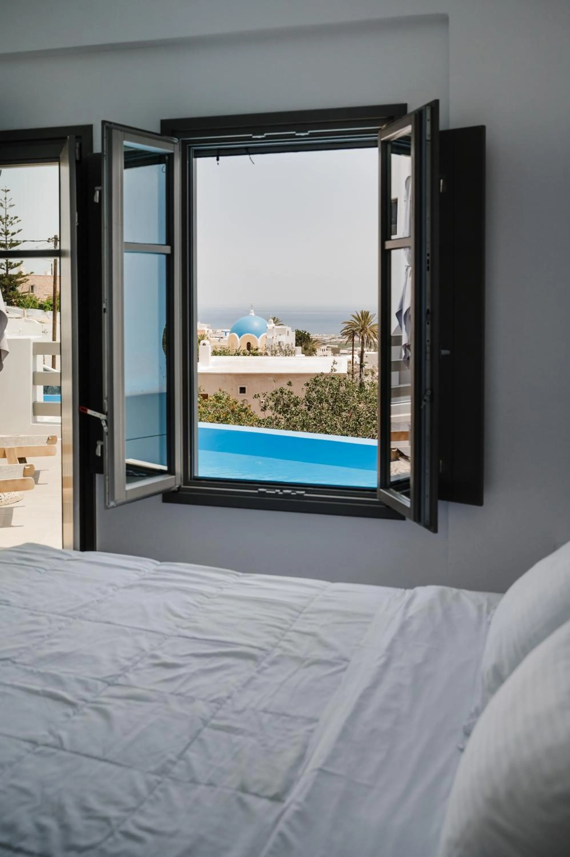 View (from property/room), Bed in Amphitrite Suites Santorini