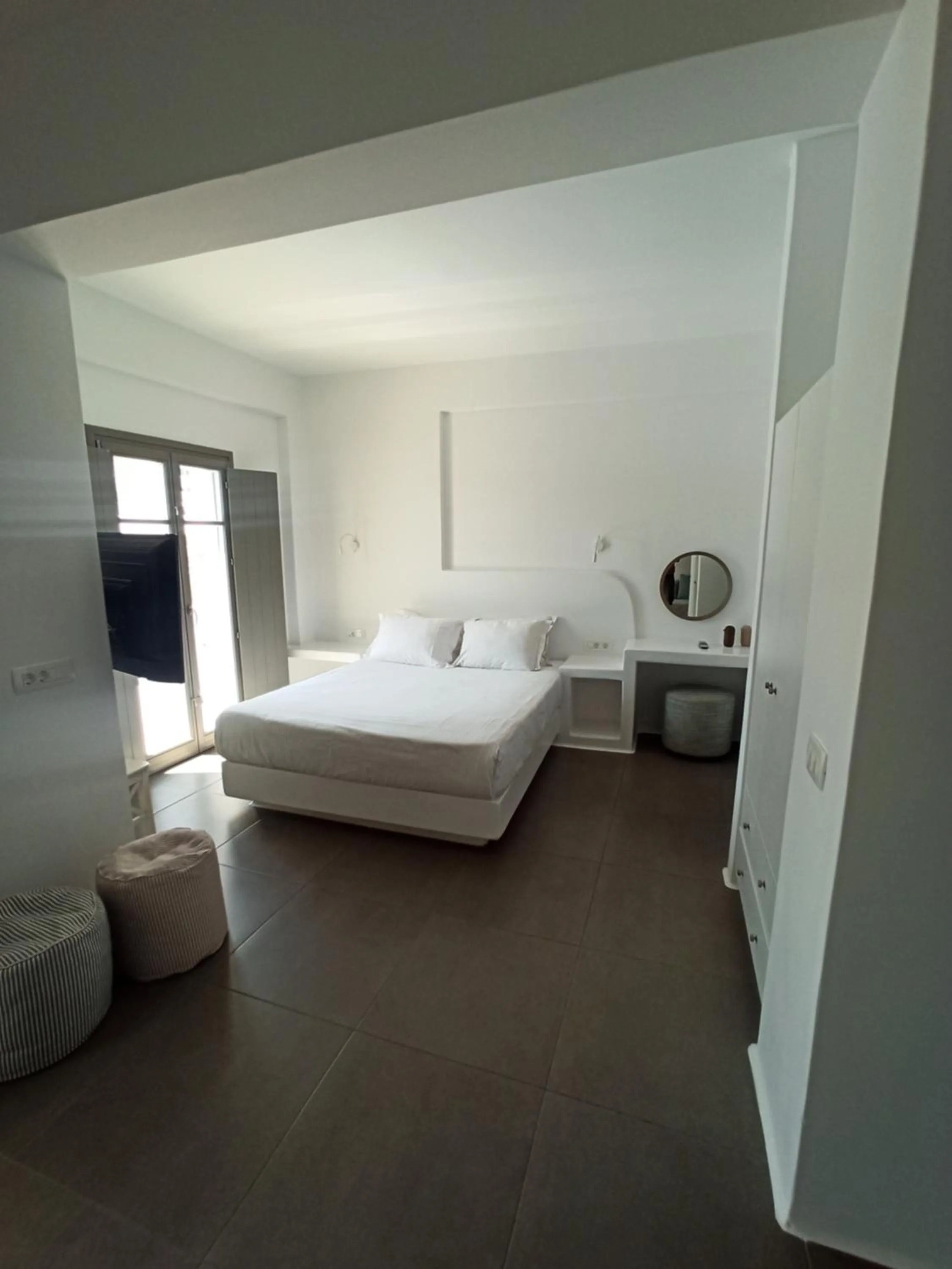 Bedroom, Bed in Amphitrite Suites Santorini