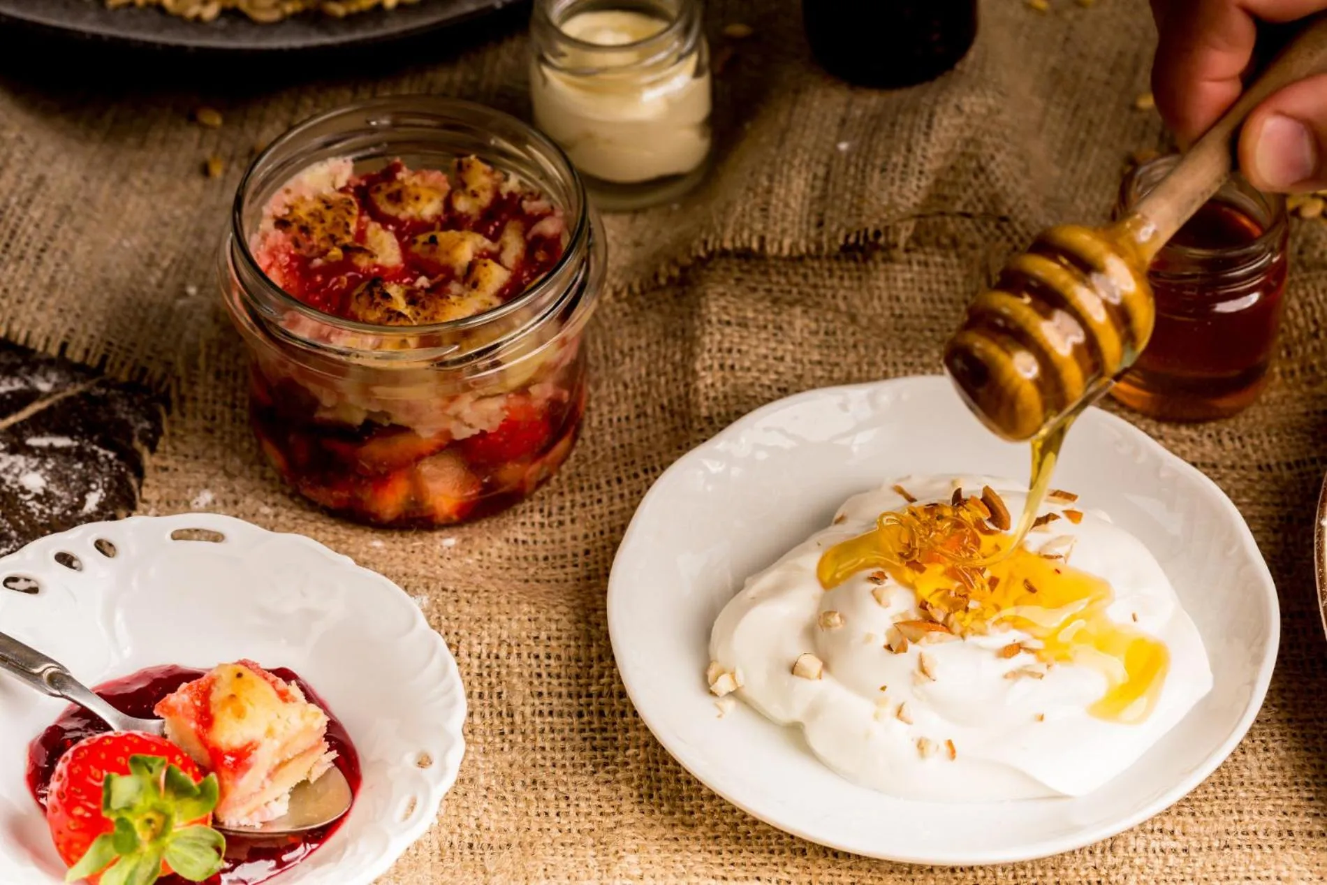 Restaurant/places to eat in Amphitrite Suites Santorini